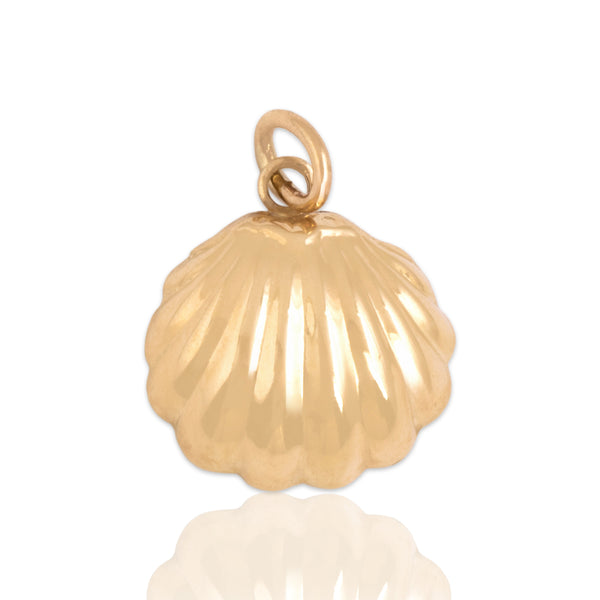 Vintage Small 14k Yellow Gold Nautical Seashell Charm / Pendant - Close-up view