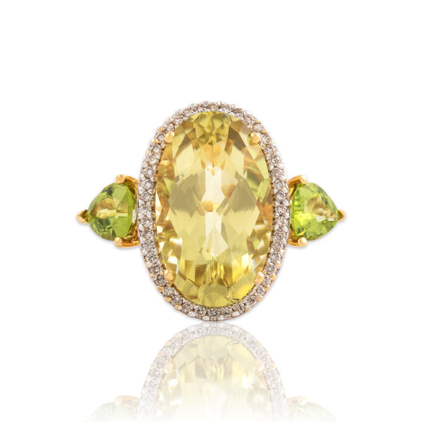 Vintage 18k Yellow Gold 10.6ct Lemon Quartz 1.4cttw Peridot Diamond Bright Oversize Adorned Oval Cocktail Ring - Close-up view
