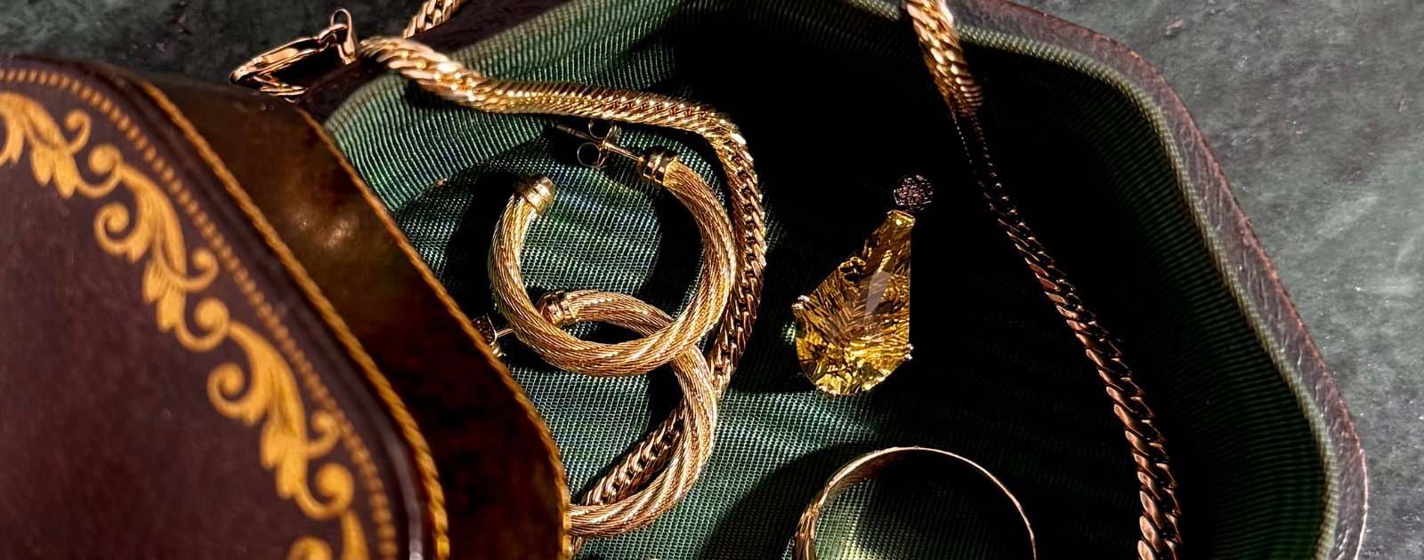 Antique – Abbott & Oaks