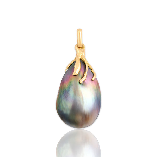 Vintage 18k Yellow Gold Abalone Iridescent Oceanic Pendant - Close-up view