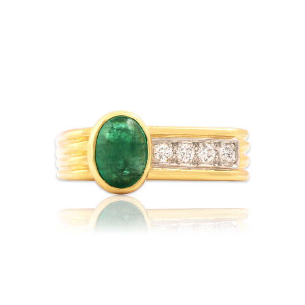 Vintage Heavy 18k Yellow Gold & Platinum 1.61ct Emerald Diamond Cabochon Ring - Close-up view
