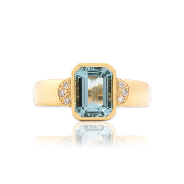 Vintage 18k Yellow Gold 1.86ct Aquamarine Diamond Chic Accented Bezel Ring - Close-up view