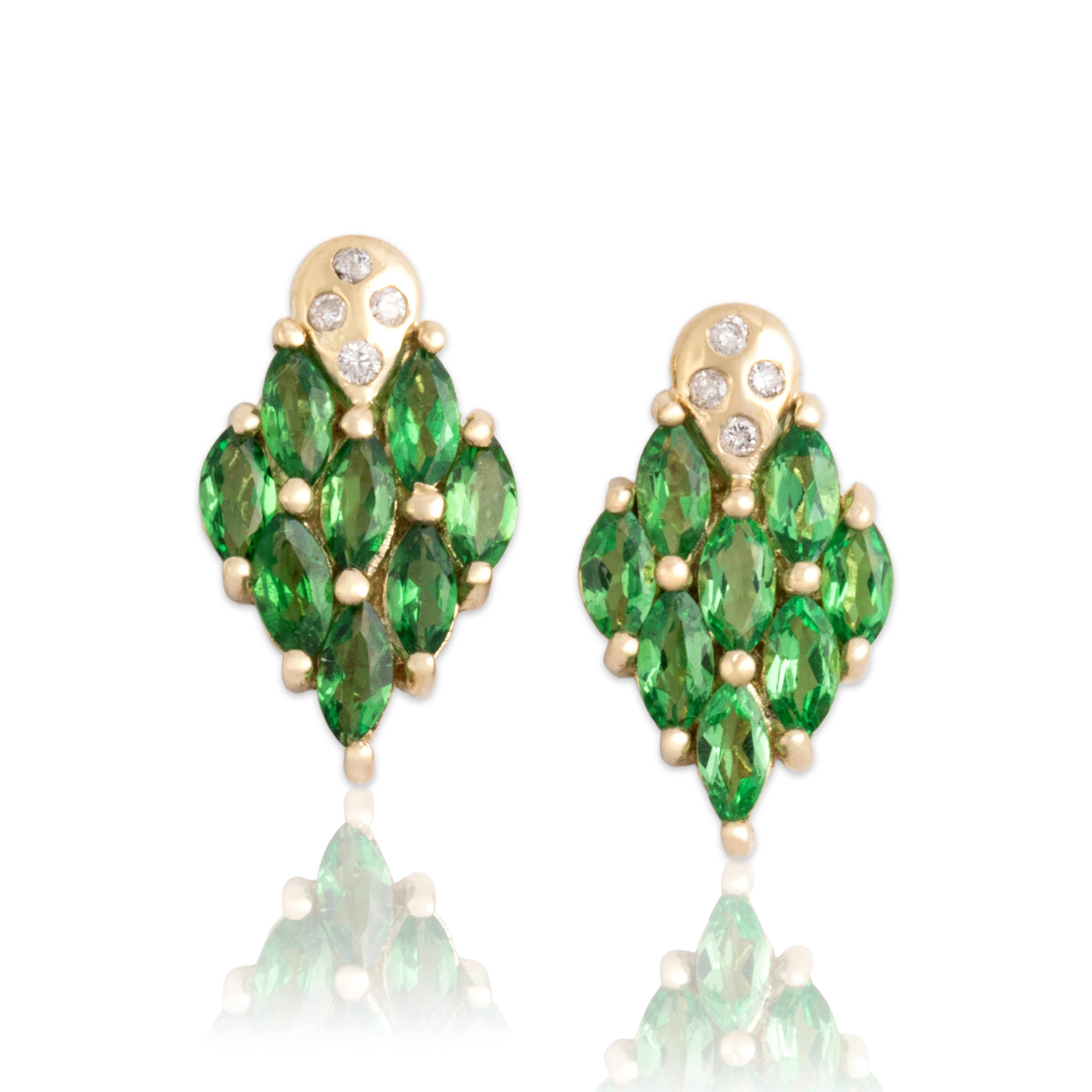 Vintage 14k Yellow Gold .77cttw Green Garnet Diamond Dynamic Bright Cluster Stud Earrings - Close-up view