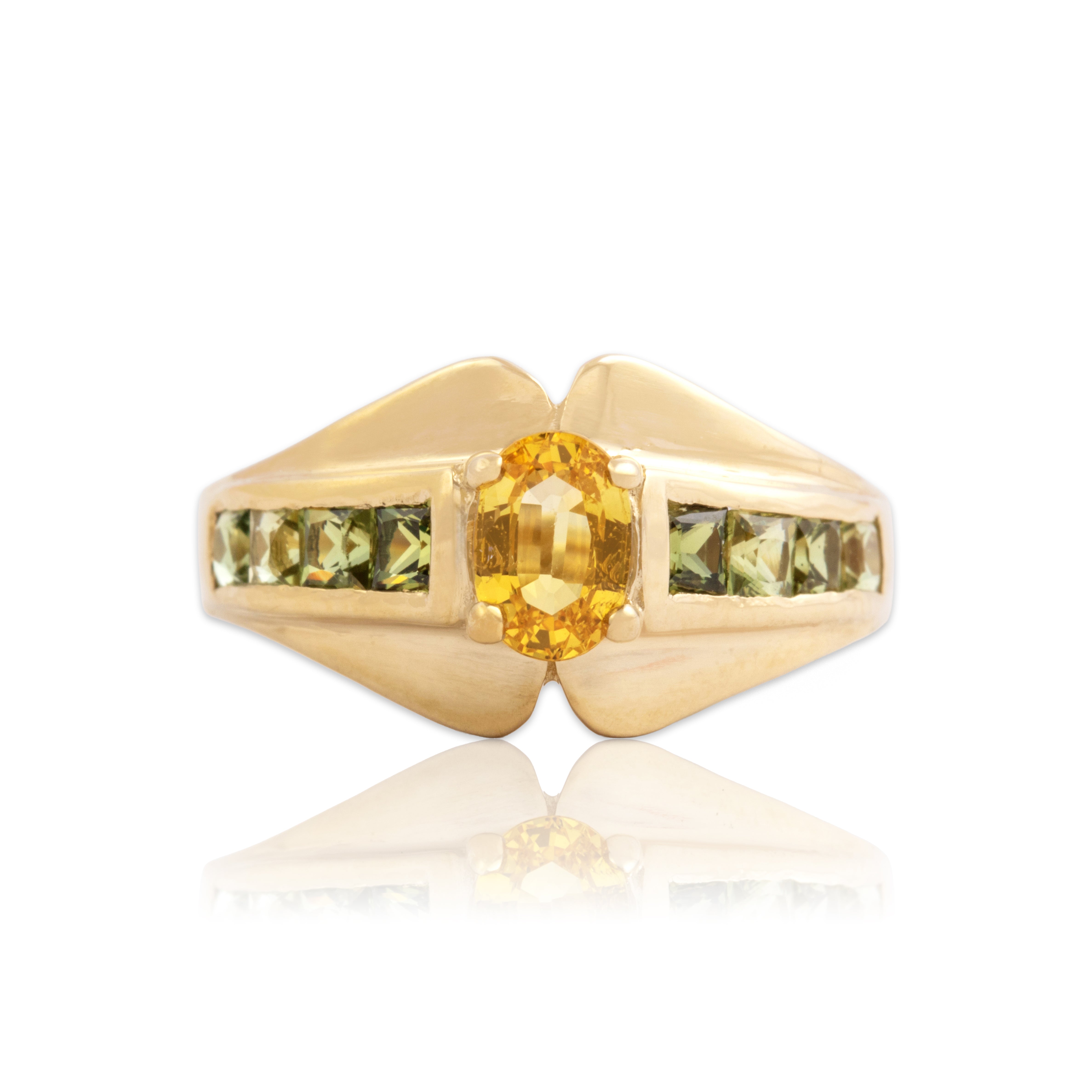 Vintage 14k Yellow Gold 1.34cttw Green Yellow Sapphire Vibrant Channel Shoulder Ring - Close-up view