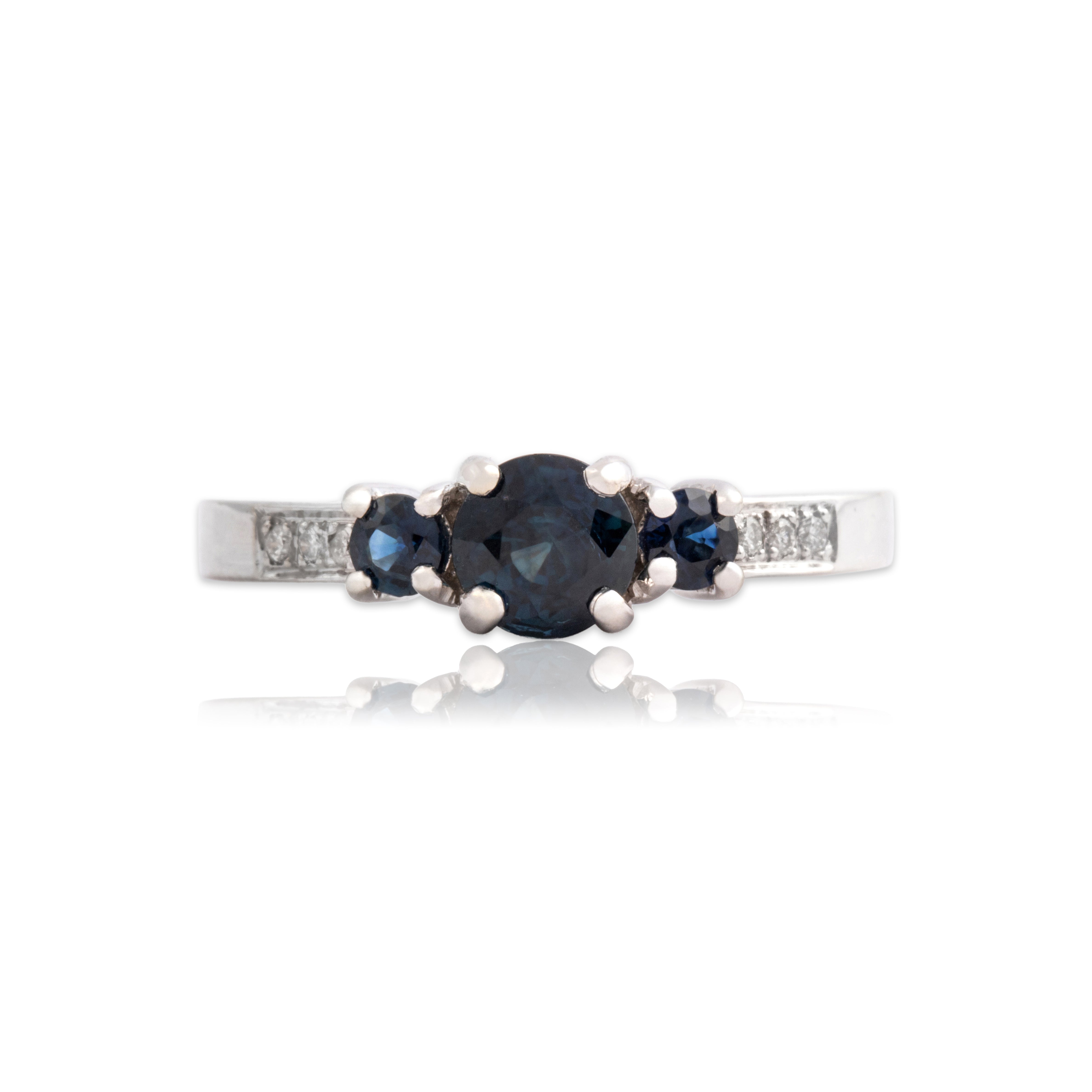 Vintage 14k White Gold .85cttw Blue Sapphire Diamond Glittering Night Sky Trio Ring - Close-up view