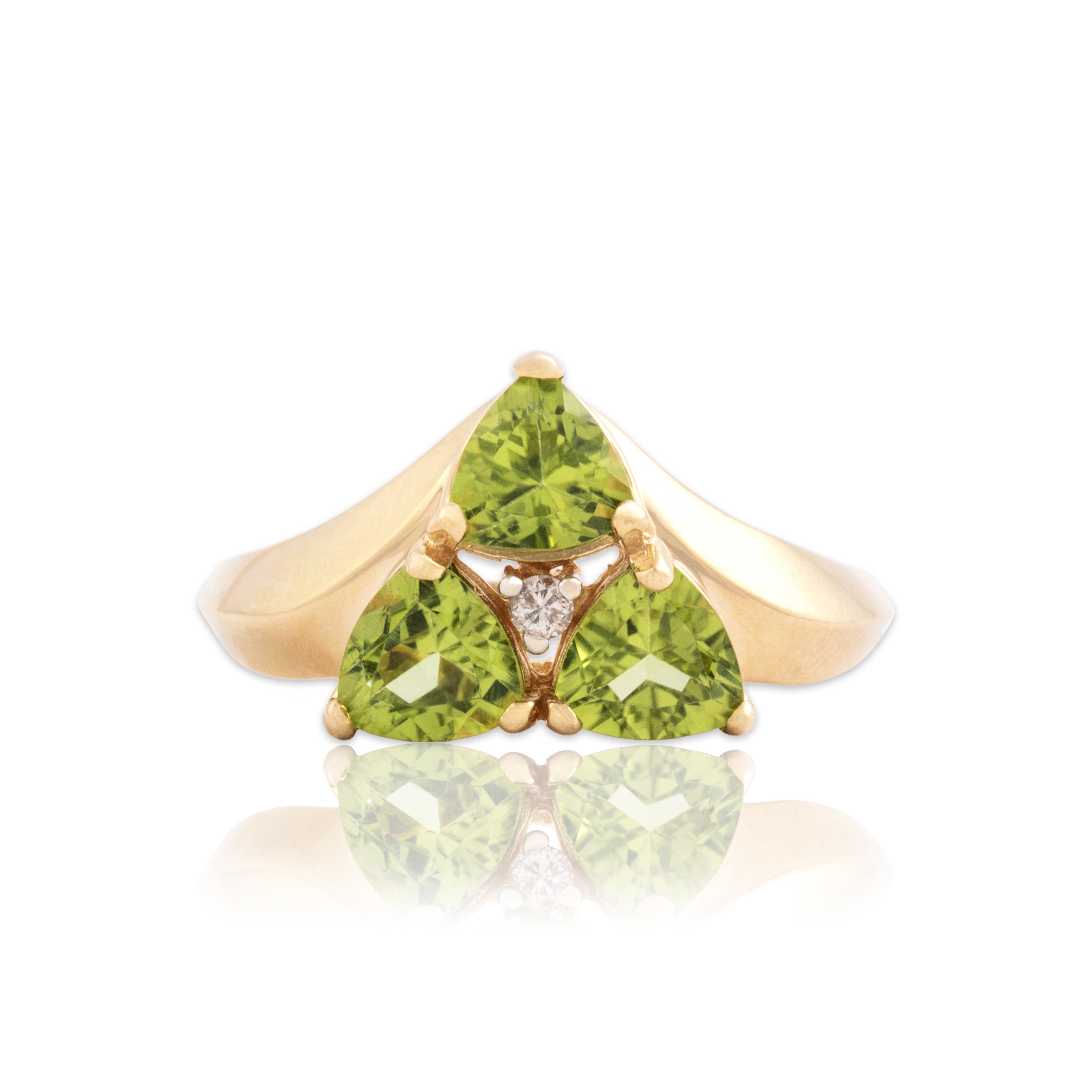 Vintage 14k Yellow Gold 1.9cttw Peridot Diamond Bright Triangular Trio Ring - Close-up view