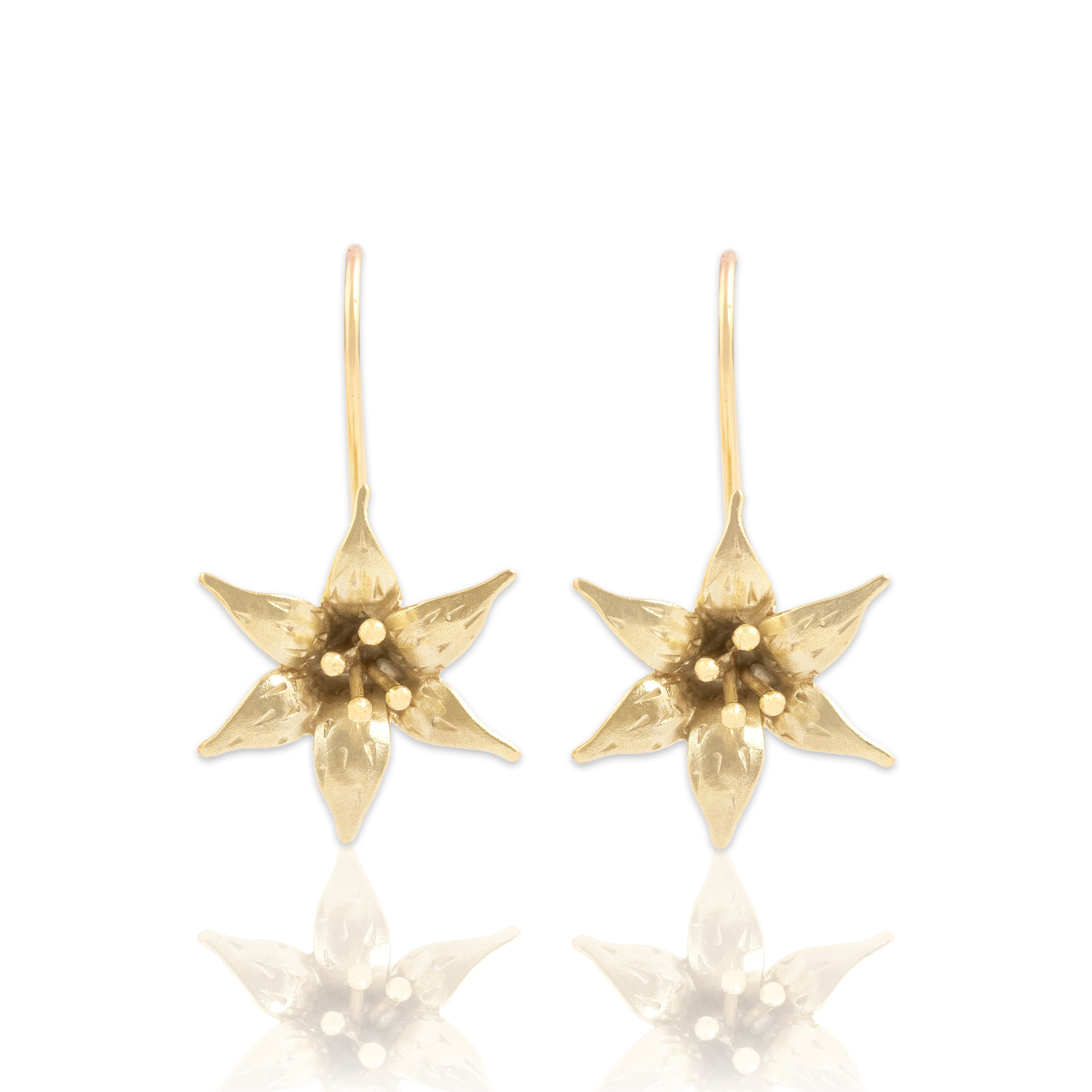 Vintage 14k Yellow Gold Elegant Sculptural Lily Flower Drop Earrings - Close-up view