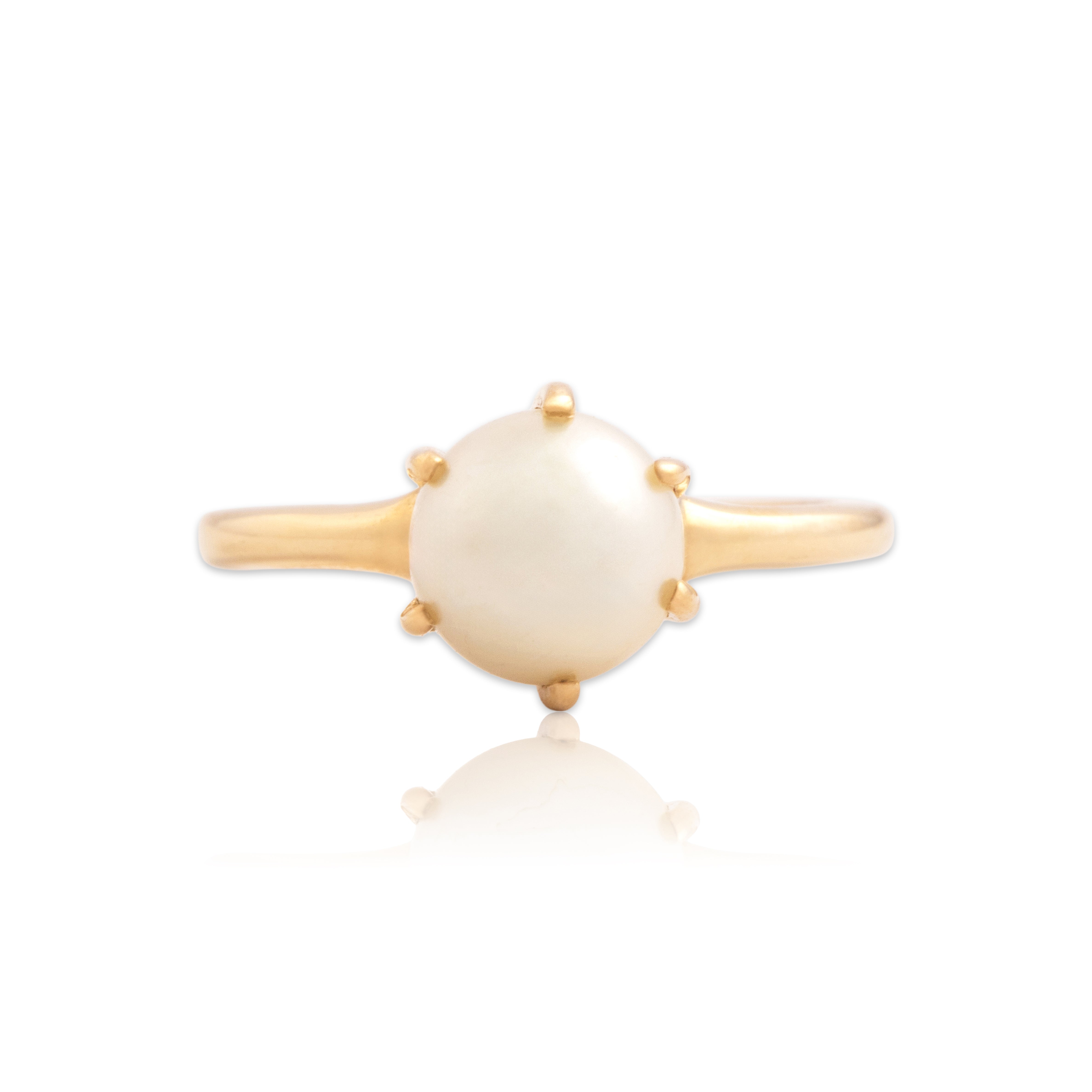 Vintage Church & Company 14k Yellow Gold Pearl Fantastic Luminous Solitaire Ring - Close-up view