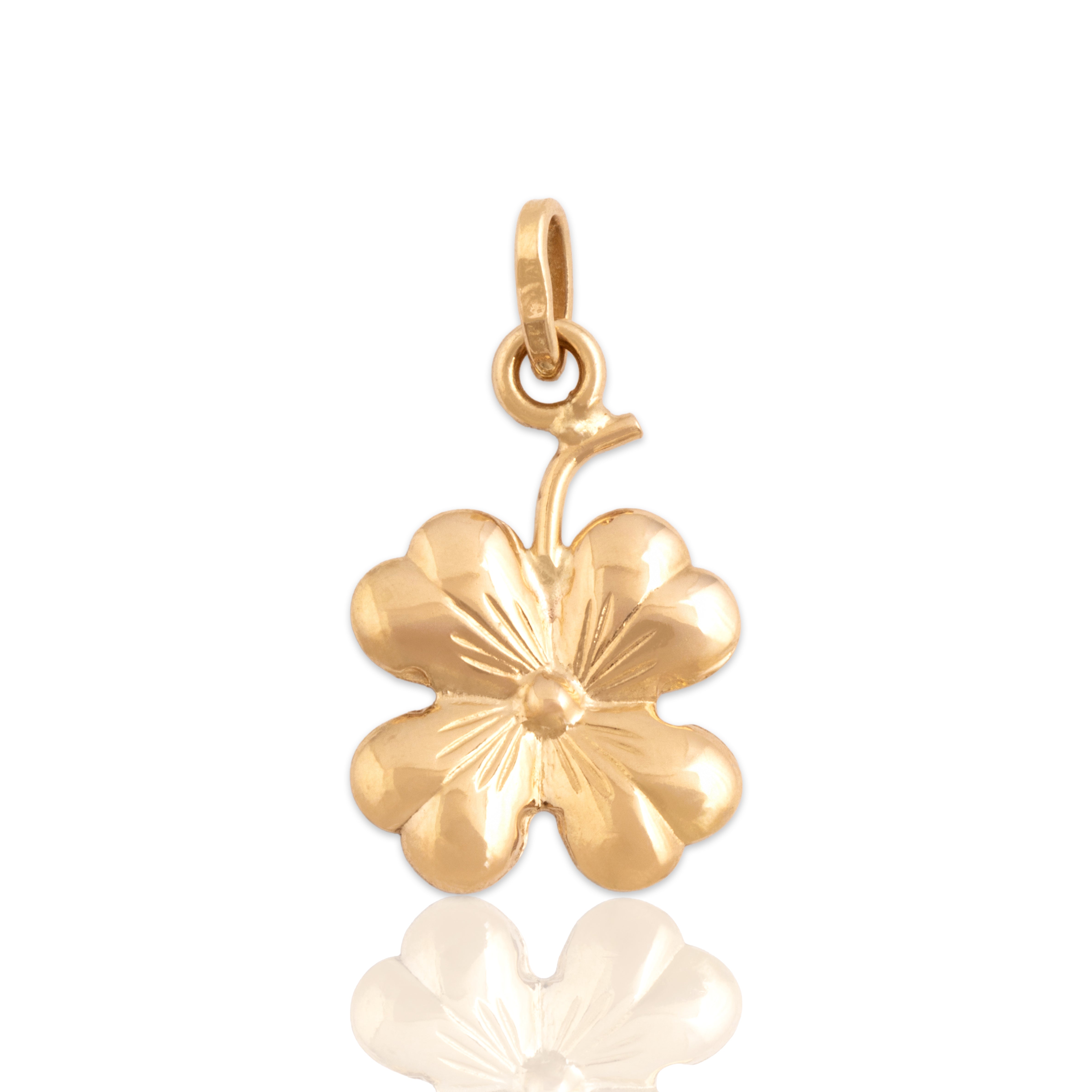 Vintage Lightweight 18k Rosy Yellow Gold Lucky Clover Charm / Pendant - Close-up view