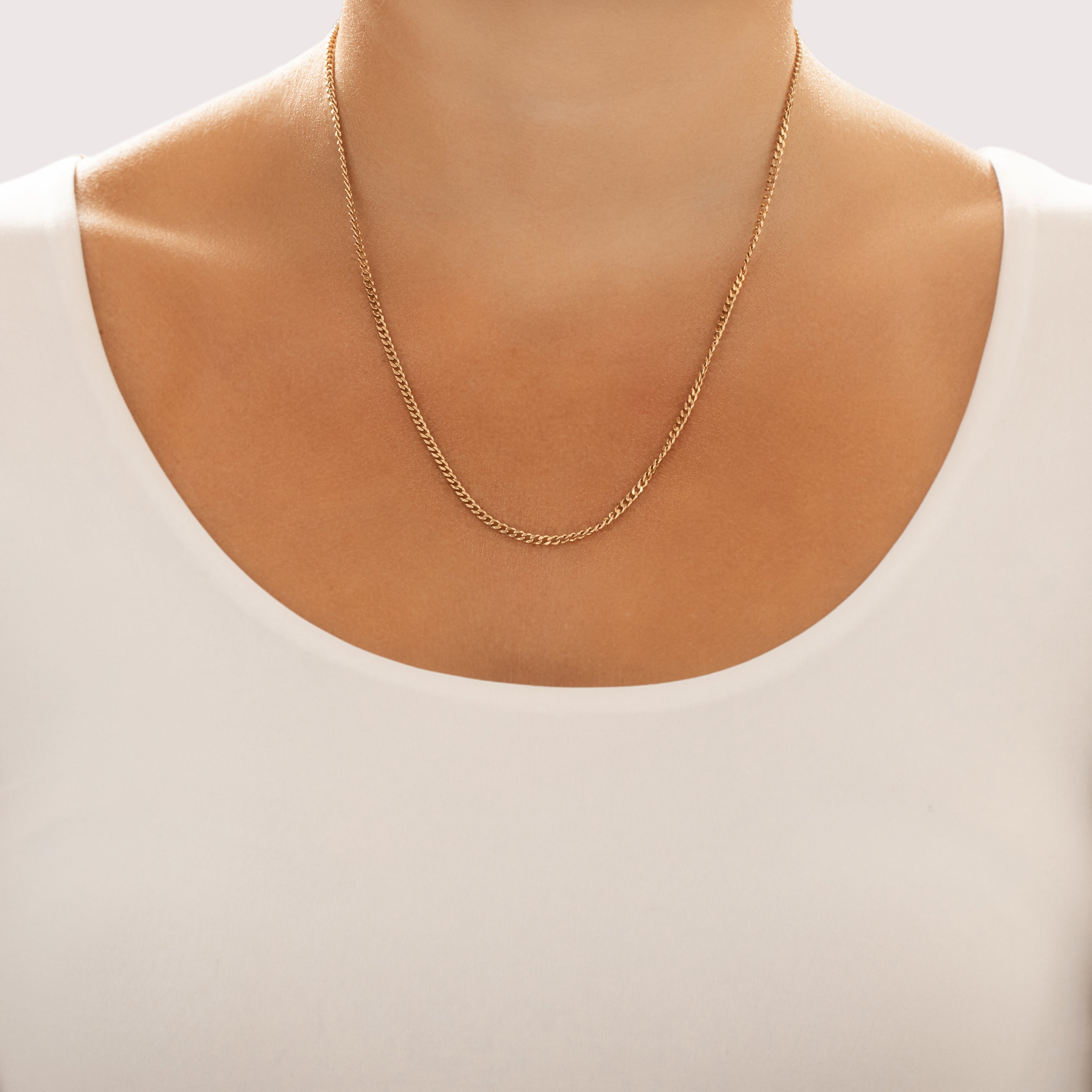 Antique Freed & Peikes 14k Rosy Yellow Gold 2.5mm Wonderful Classic Curb Chain Chain - On model view