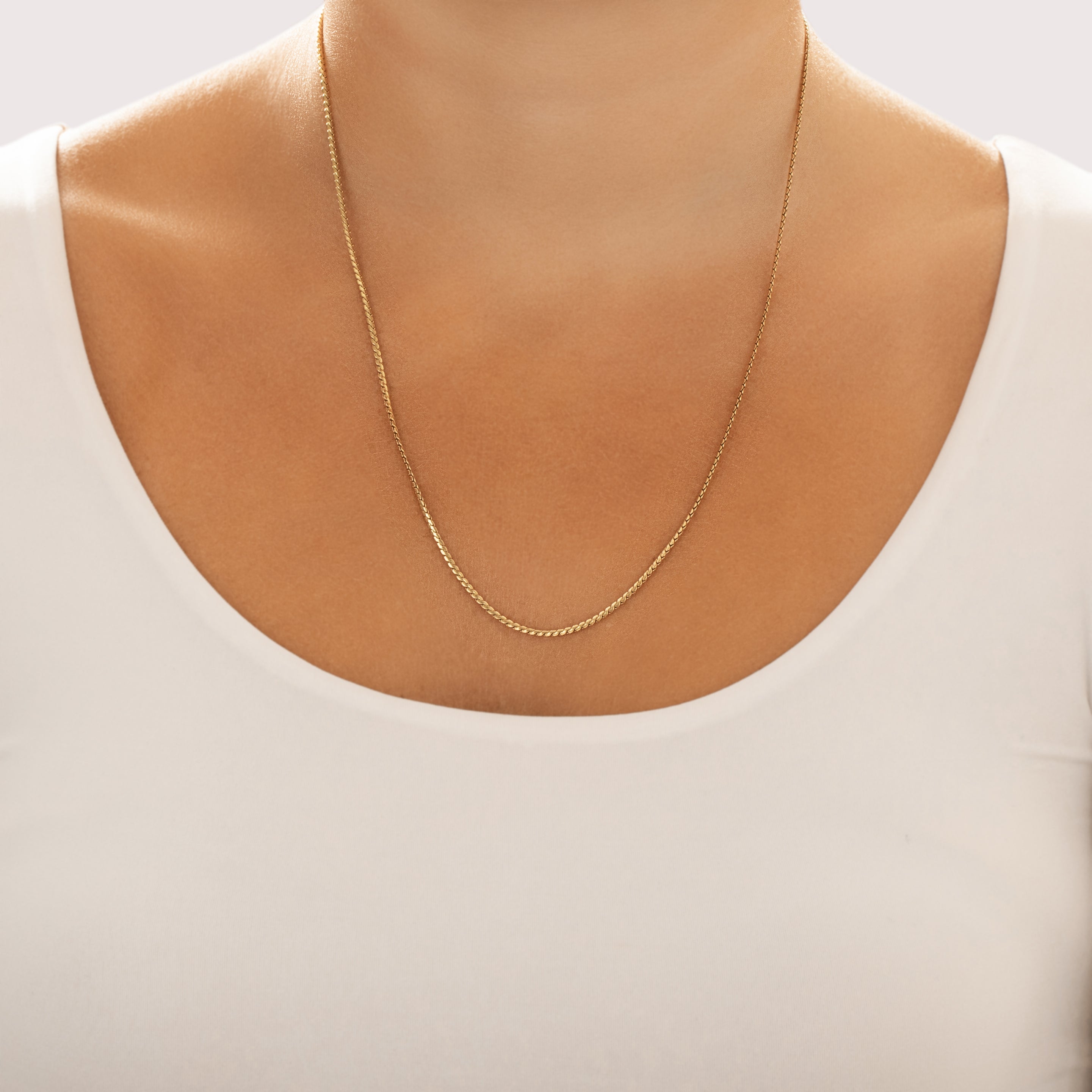 Vintage Substantial 18k Yellow Gold 1.8mm Serpentine Link Chain - On model view
