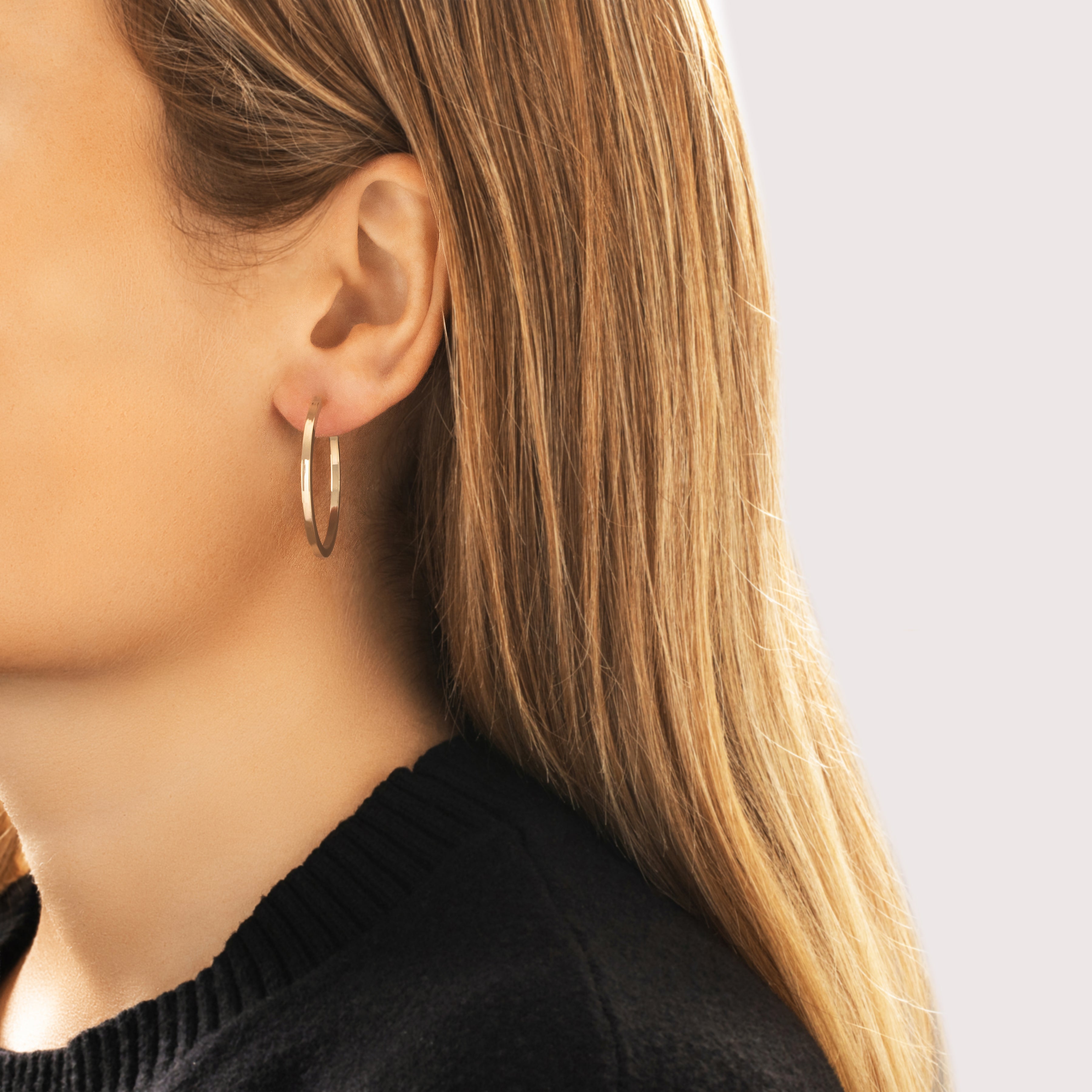 Vintage Lightweight 14k Yellow Gold Sleek Square Hoop Earrings - On model view