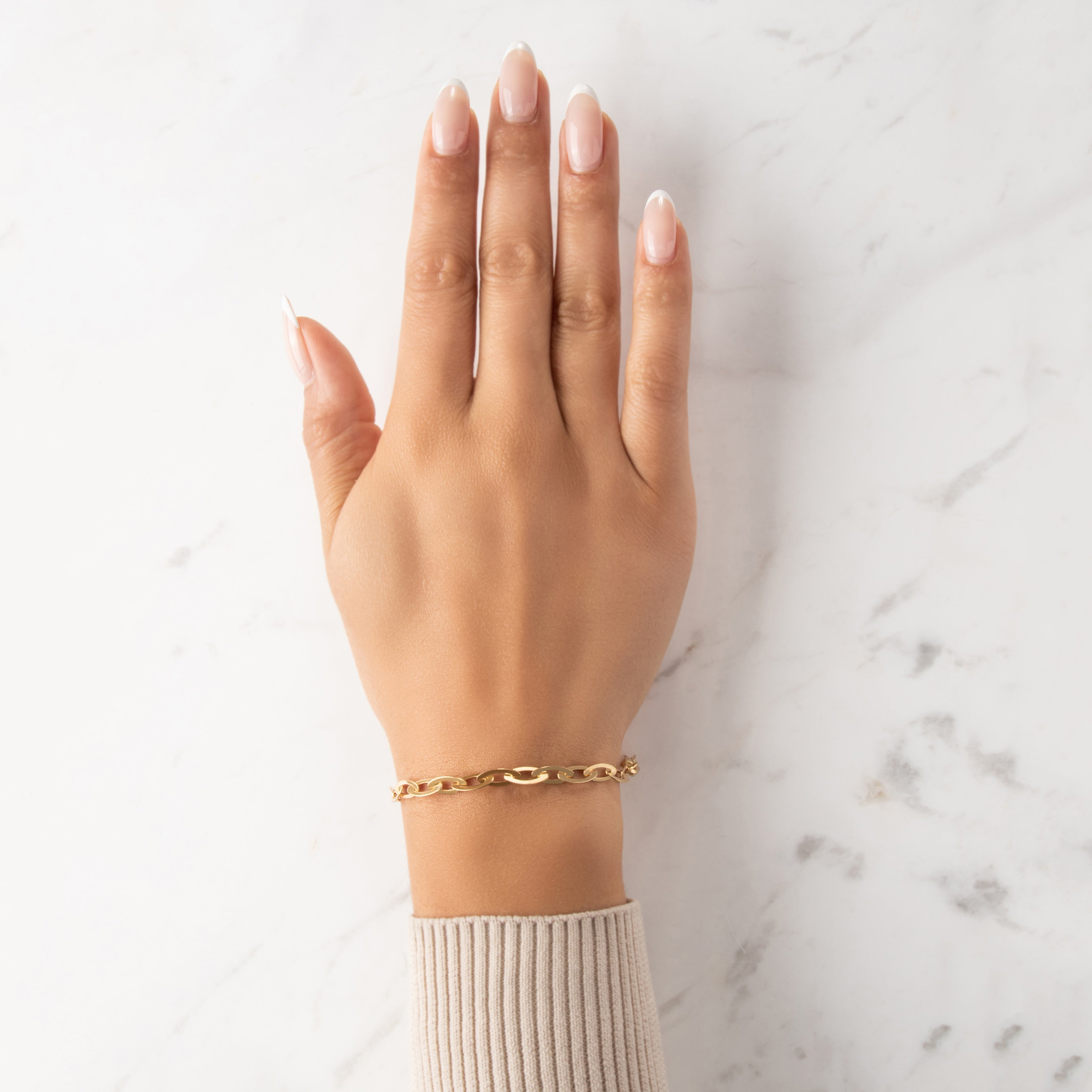 Vintage 18k Yellow Gold Sleek Oval Link Bracelet - On model view