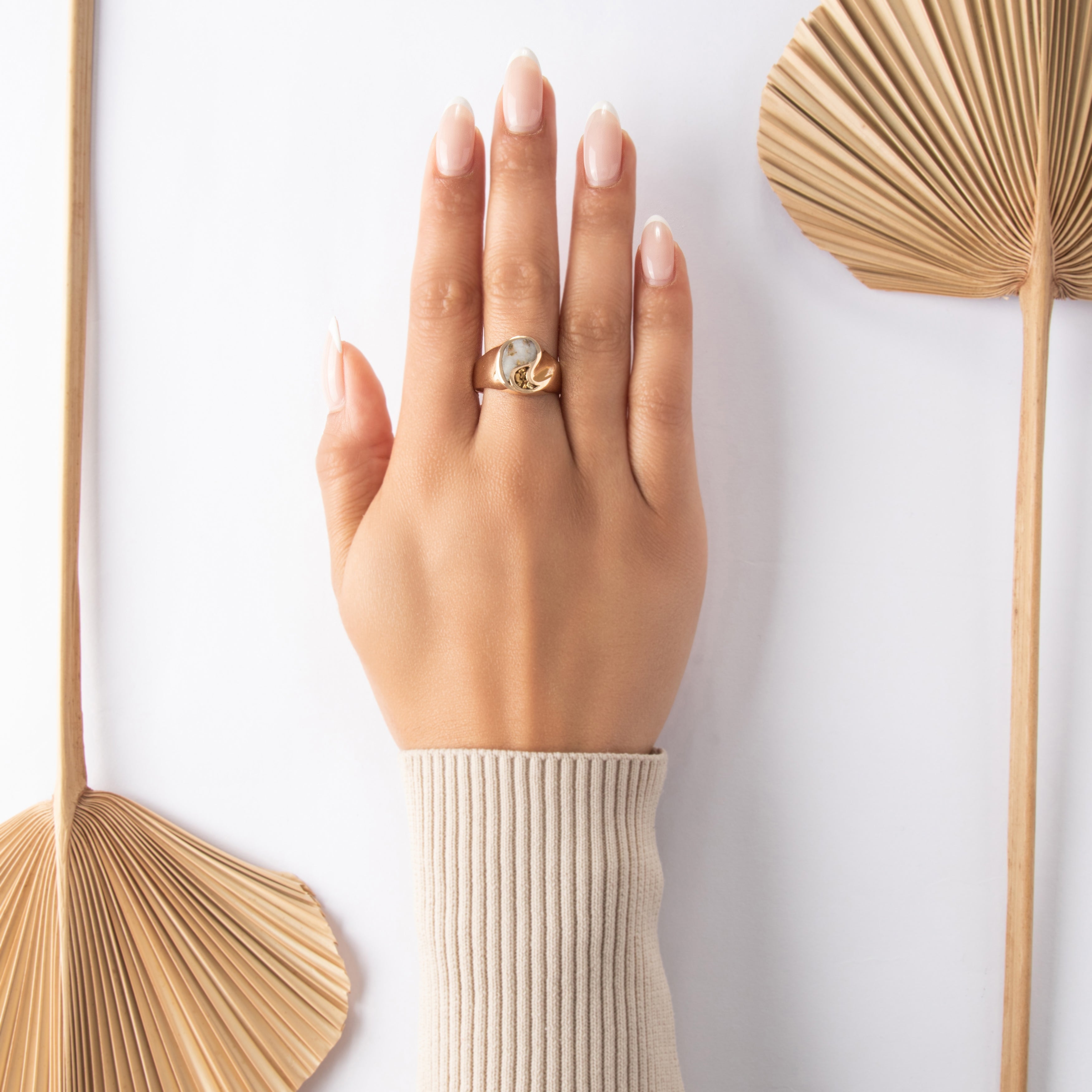 Vintage 14k Yellow Gold Gold-Vein Quartz Striking Nugget Swoop Ring - On model view
