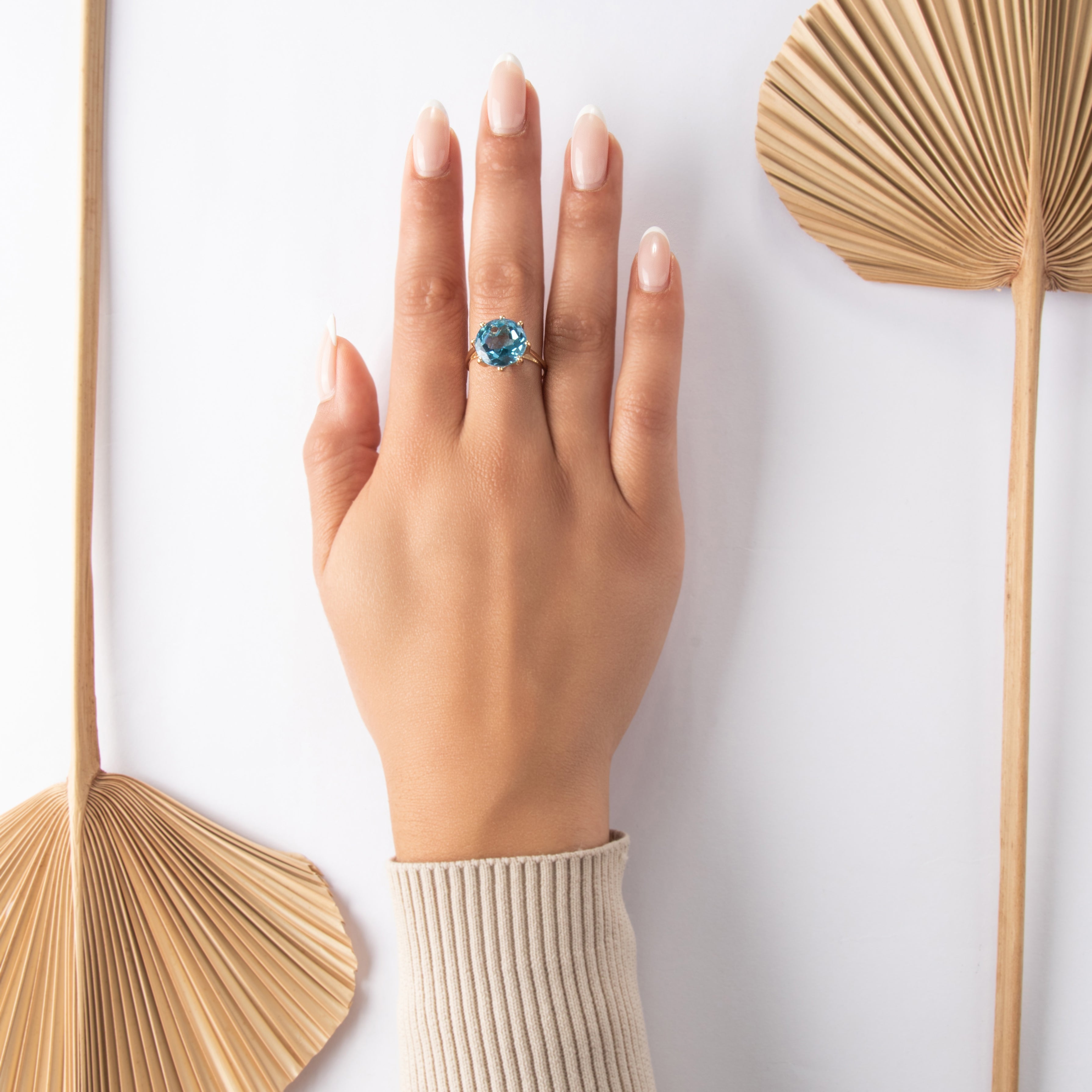 Vintage 14k Yellow Gold 9.21ct Blue Topaz Fabulous Aquatic Solitaire Cocktail Ring - On model view