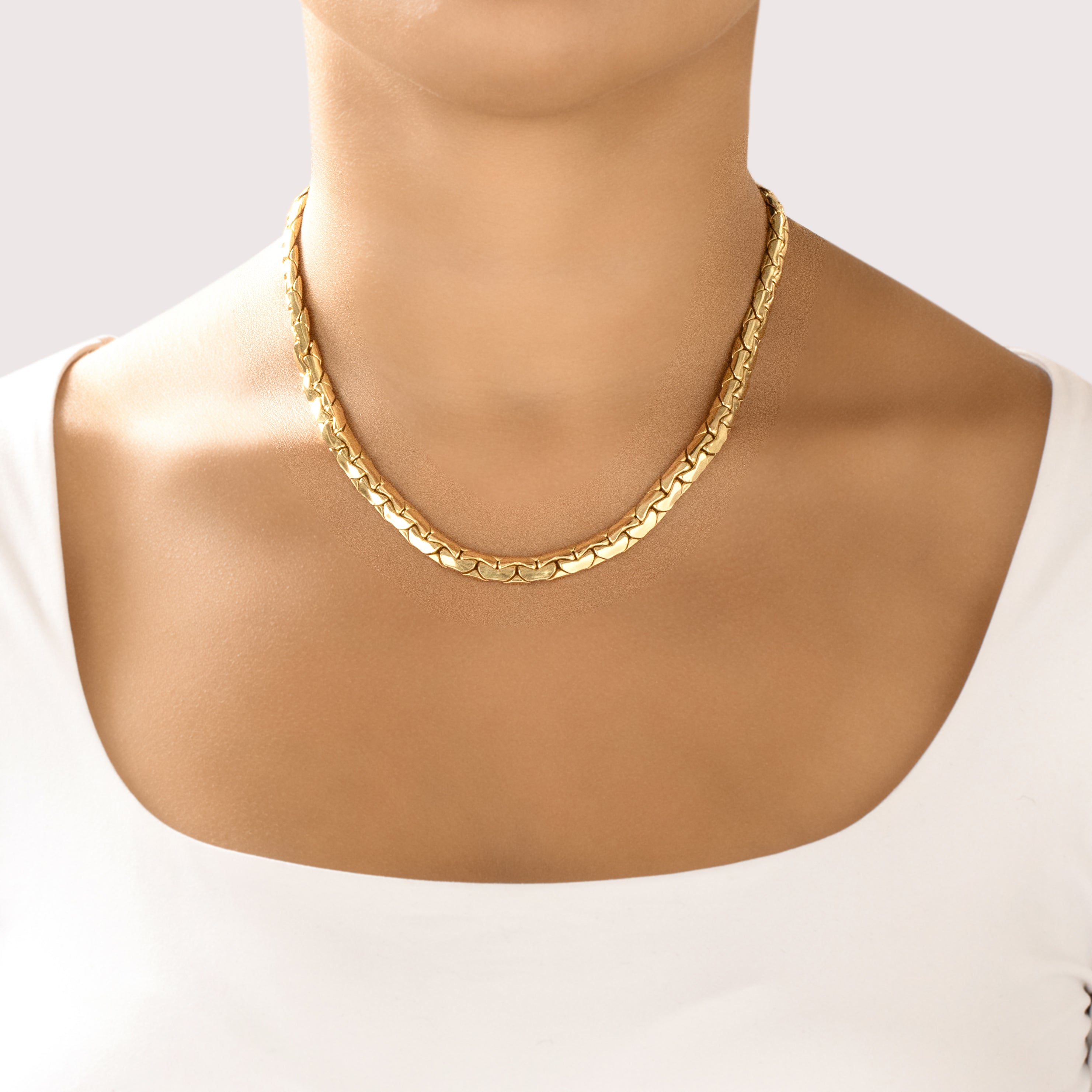 Vintage Italian Heavy 18k Yellow Gold .53cttw Dark Blue Sapphire C-Link Necklace - On model view