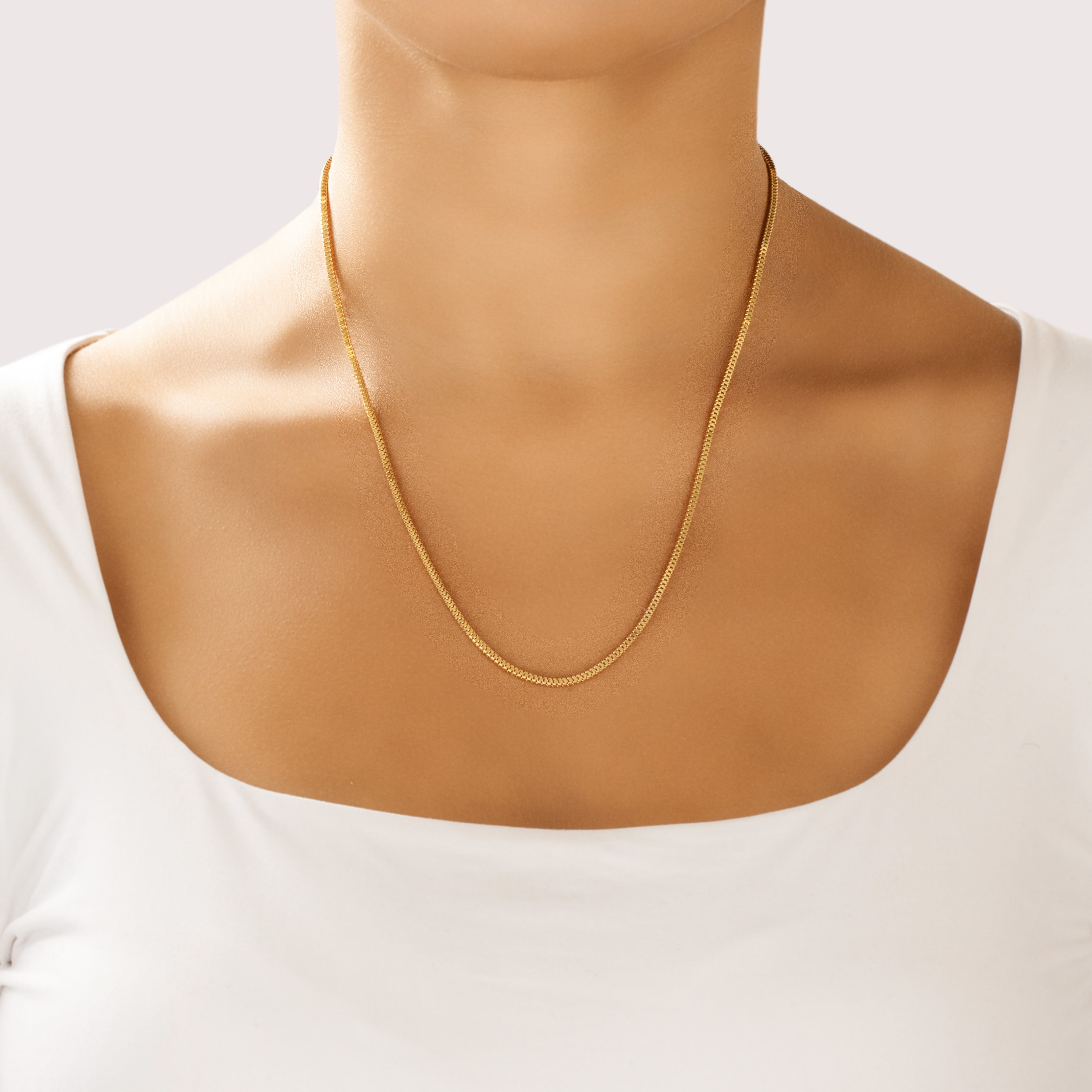 Vintage 14k Yellow Gold 1.9mm Stunning Sinuous Dimensional Box Chain - On model view