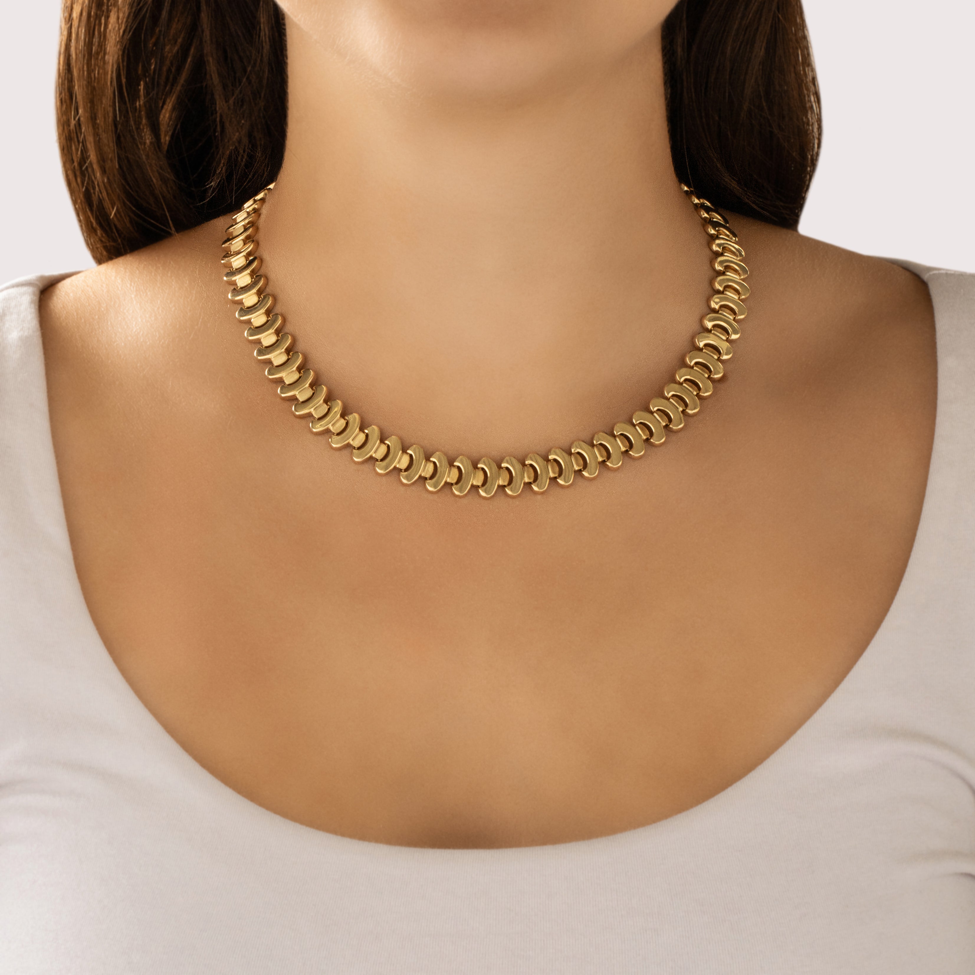 Vintage Italian Substantial 14k Yellow Gold Dual-Texture Chic Oblong Link Necklace - On model view