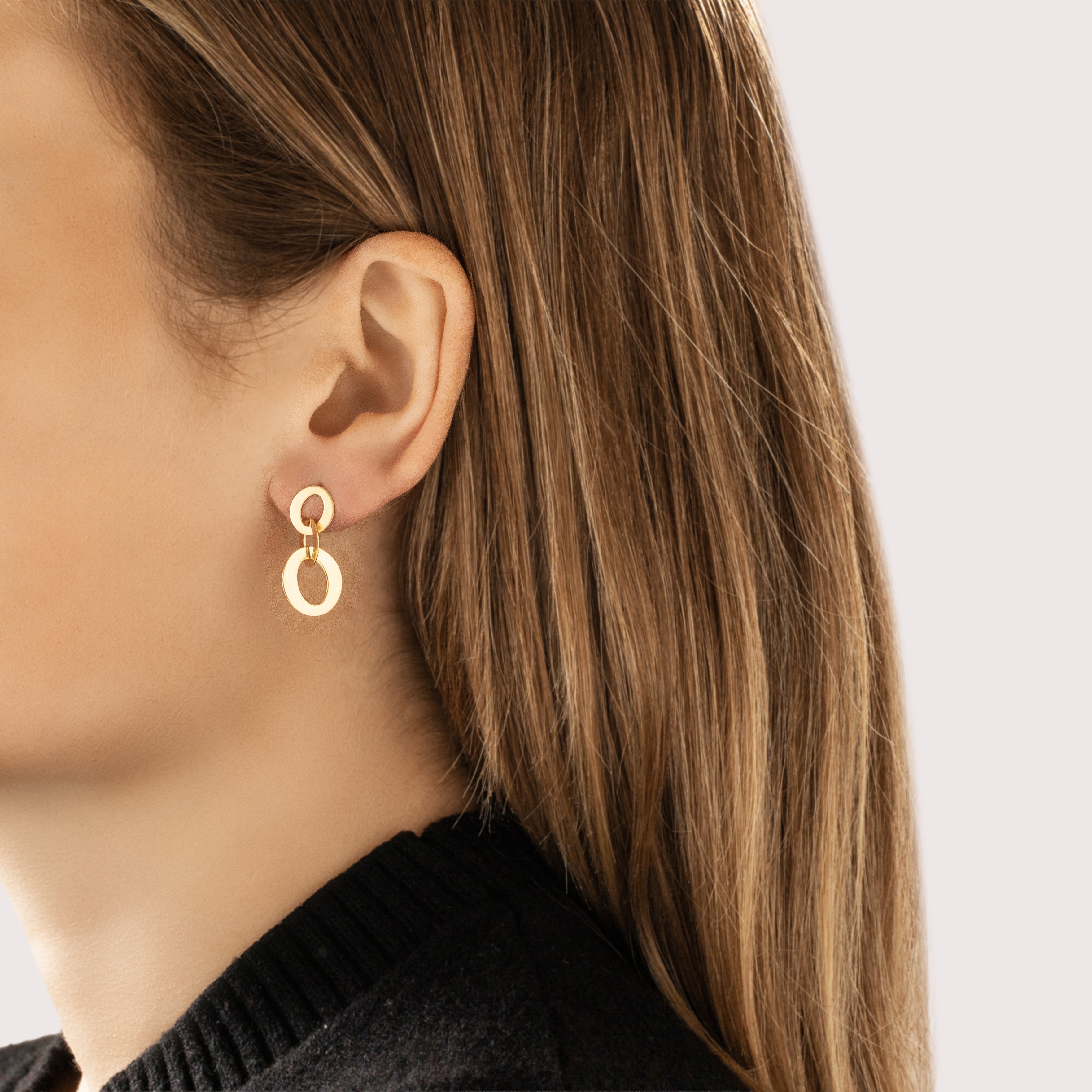 Estate Roberto Coin Italian 18k Yellow Gold Gleaming Oval Link Dangle Earrings - On model view