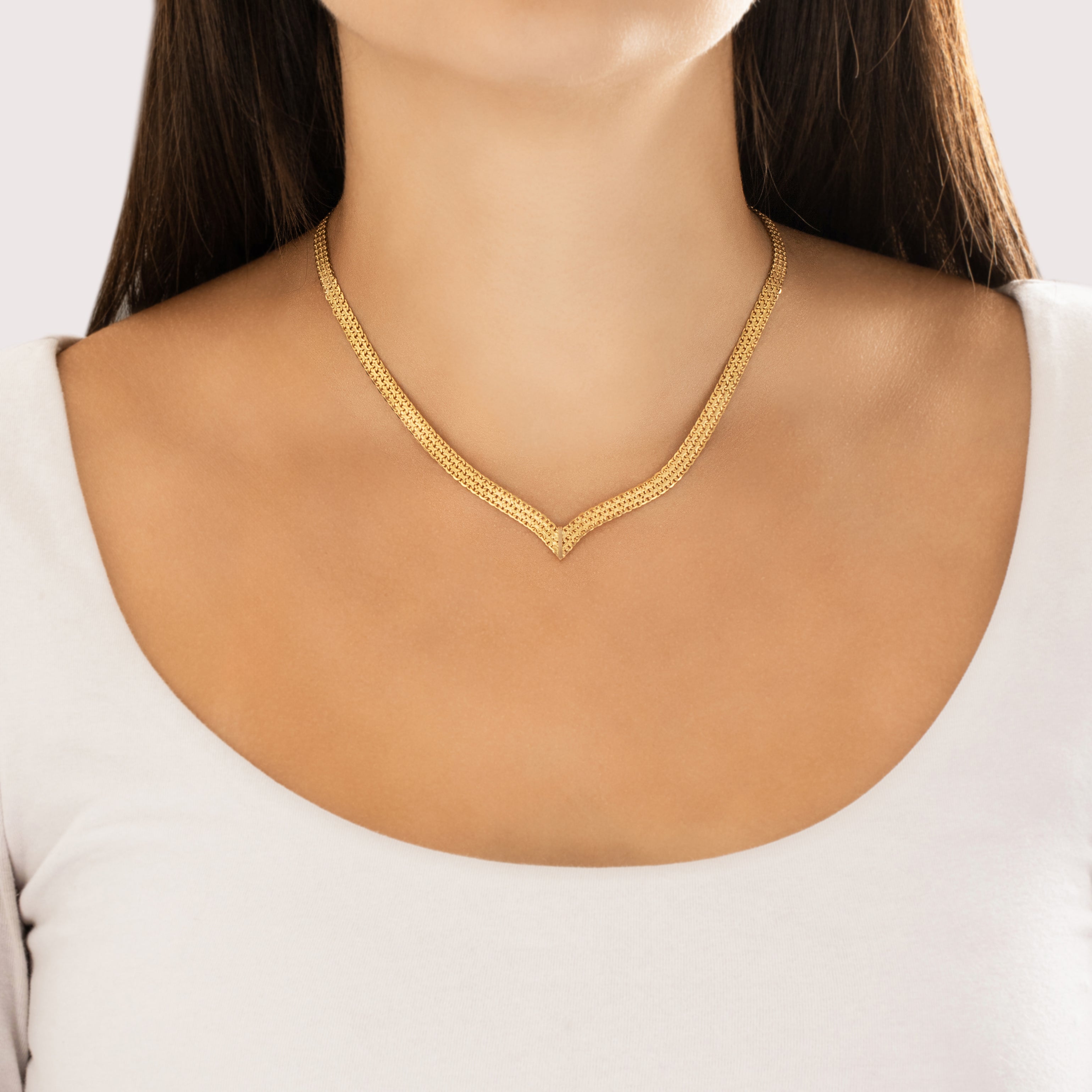 Vintage Italian 14k Yellow Gold Fantastic Mesh Chevron Necklace - On model view