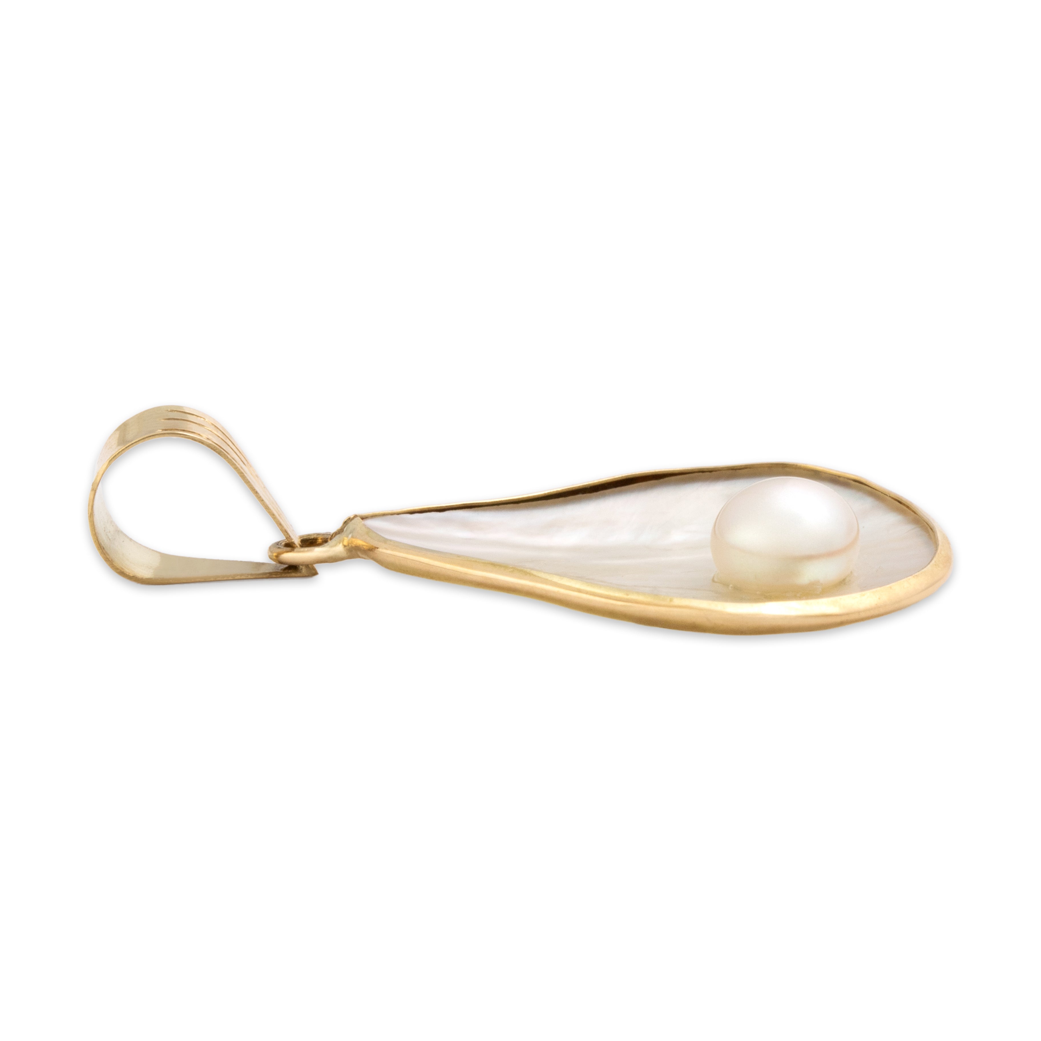 Vintage Lightweight 18k Yellow Gold Pearl Mother Of Pearl Iridescent Nautical Shell Pendant - Side view
