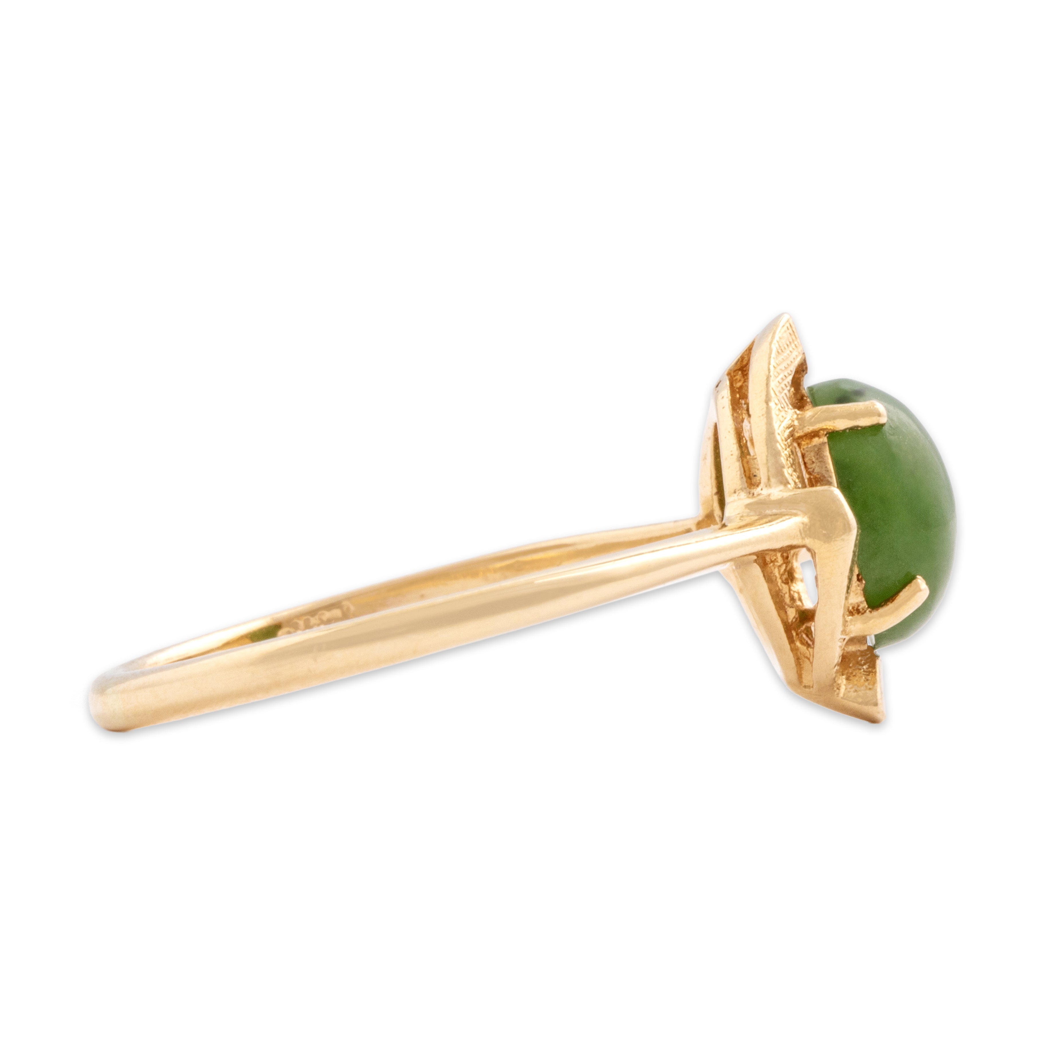 Vintage 14k Yellow Gold 1.37ct Jade Textured Swooping Cabochon Ring - Side view