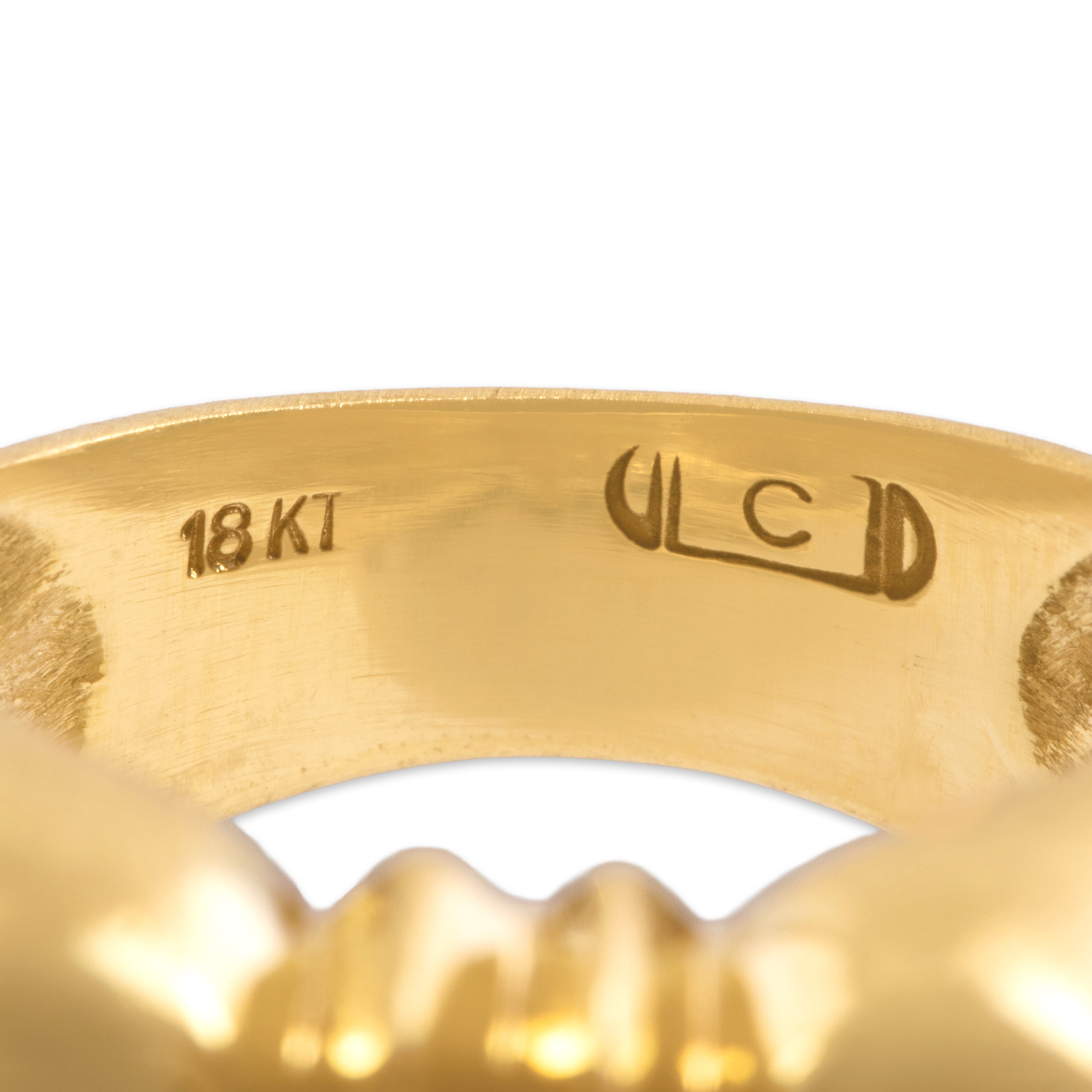 Vintage Heavy 18k Yellow Gold .97ct Iolite Dual-Texture Sculptural Sugarloaf Ring - Hallmark view