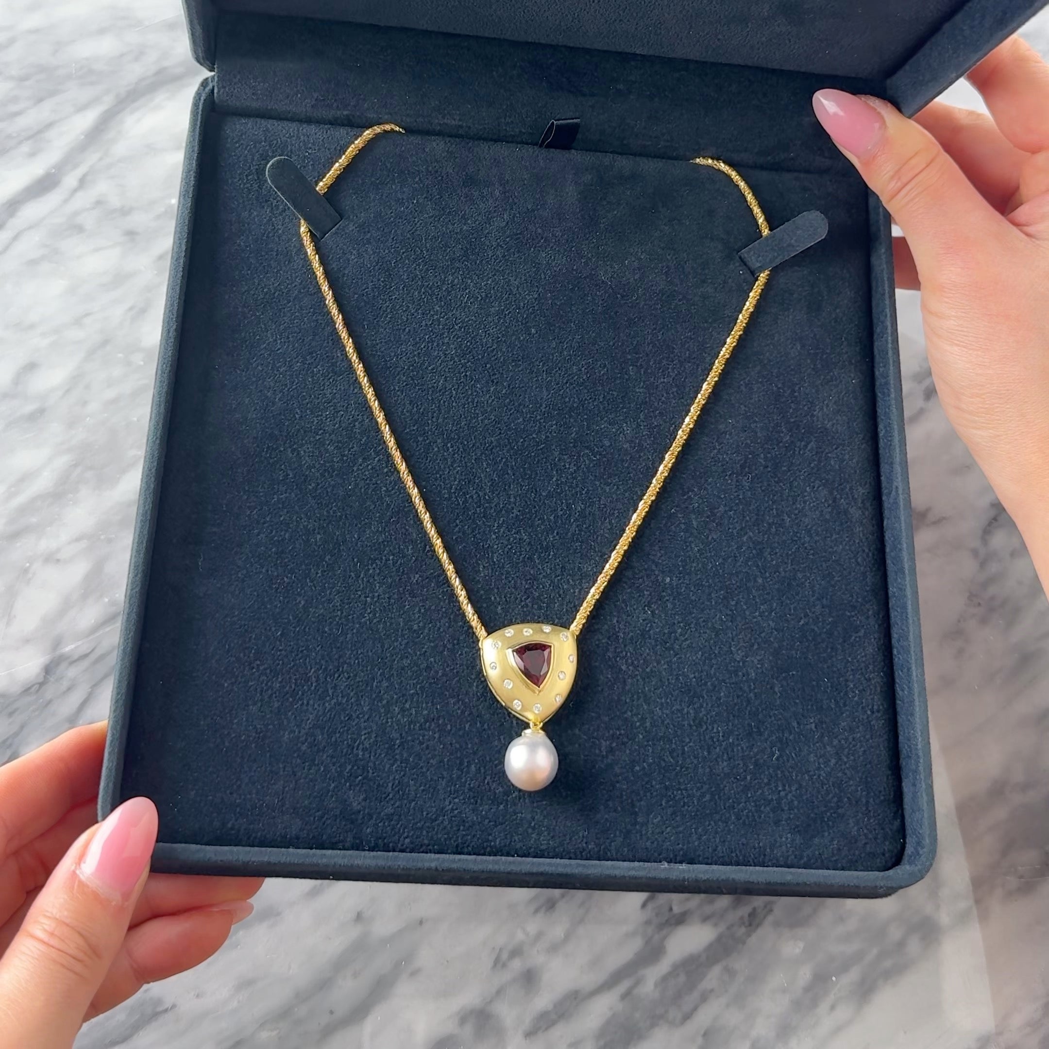 Vintage 18k Yellow Gold 4.04ct Garnet Diamond Pearl Incredible Necklace 16