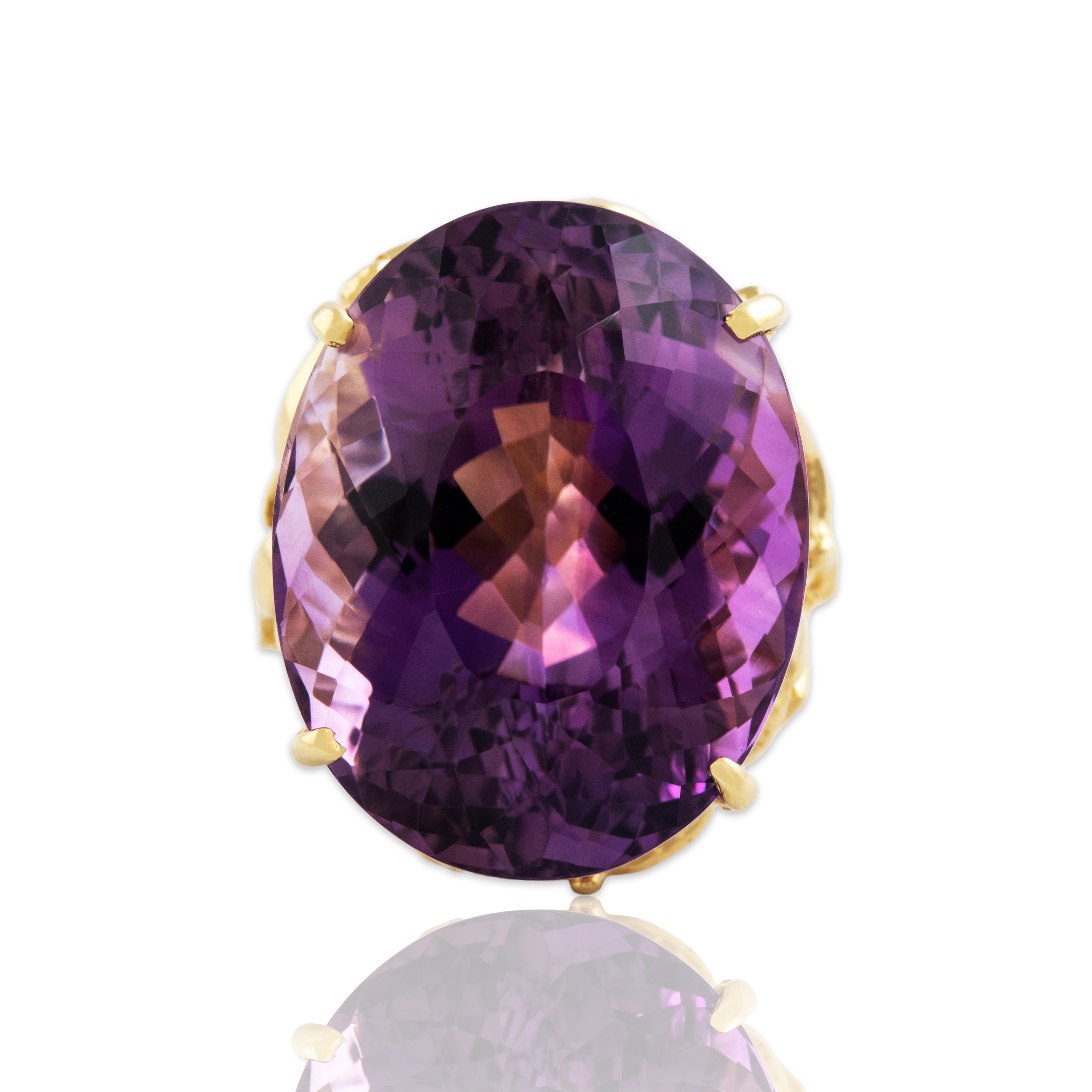 Vintag Large 14k Yellow Gold 37.7ct Amethyst Brutalist Cocktail Ring - Close-up view