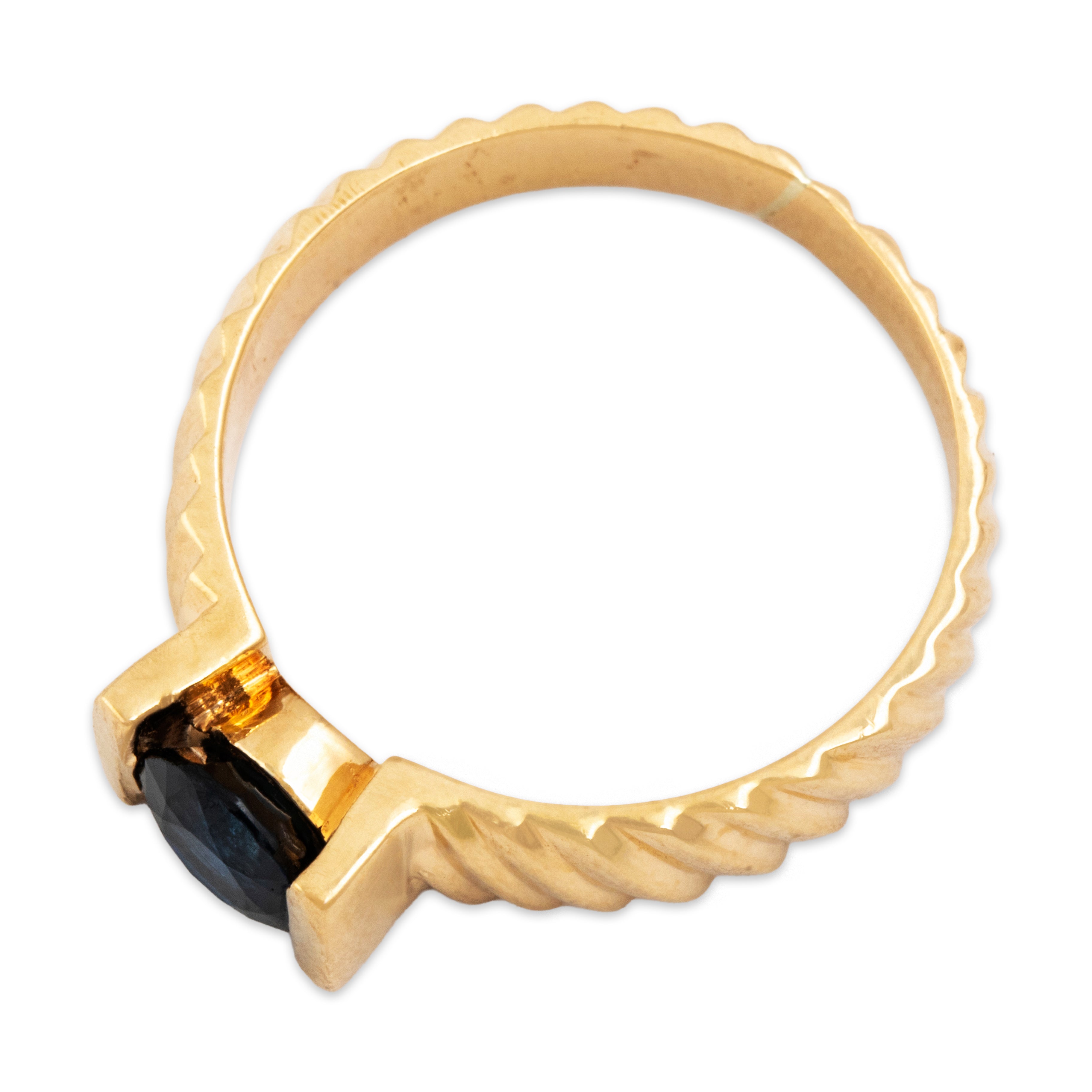 Vintage 18k Yellow Gold Blue Sapphire Ribbed Modern Solitaire Ring - Overall view