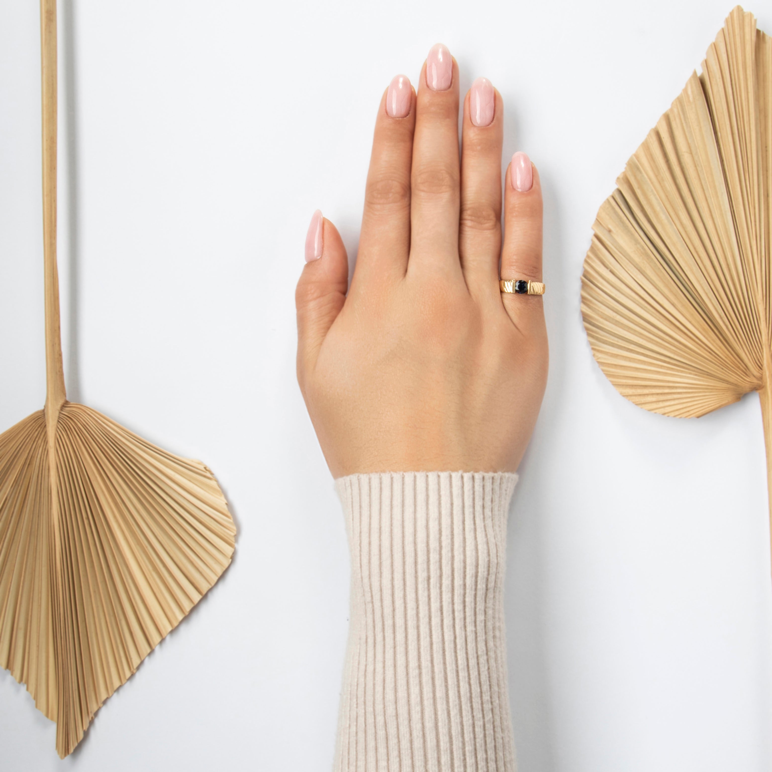 Vintage 18k Yellow Gold Blue Sapphire Ribbed Modern Solitaire Ring - On model view