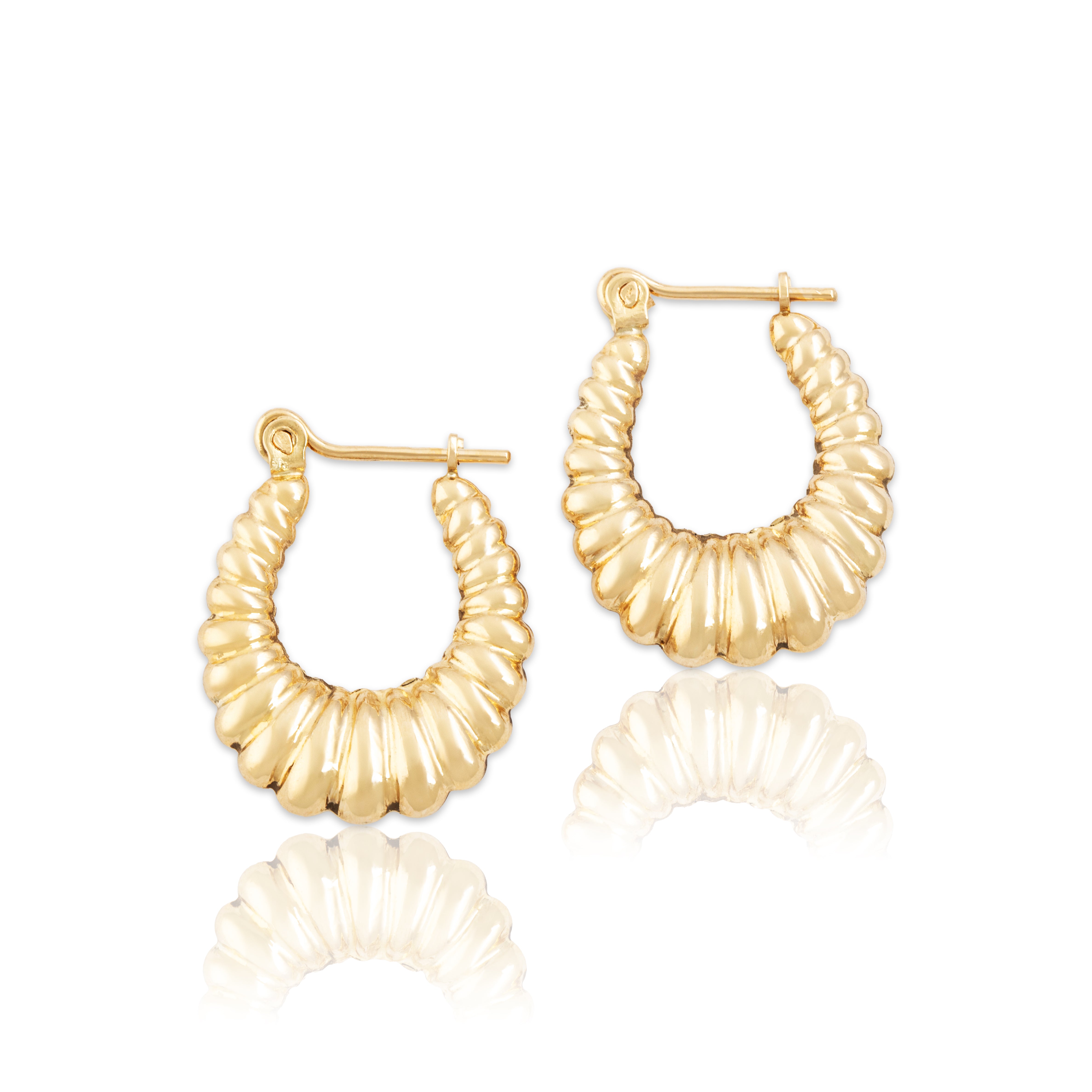 Vintage Small 14k Yellow Gold Chic Ribbed Textured Hoop Earrings - Close-up view