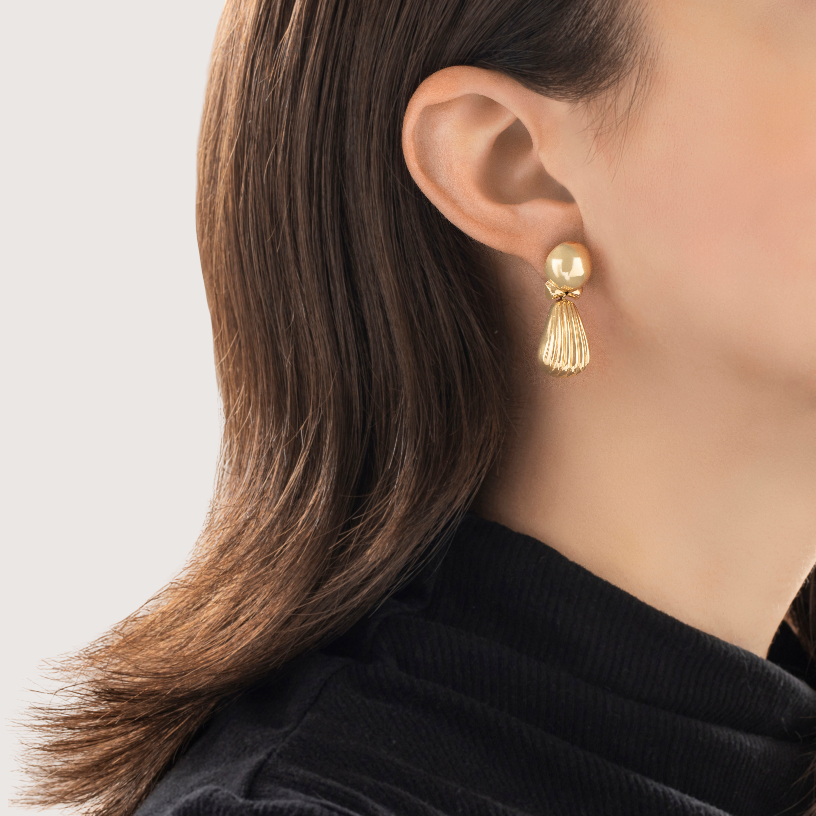 Vintage Italian Large 14k Yellow Gold Bold Ribbed Shell Dangle Earrings - On model view