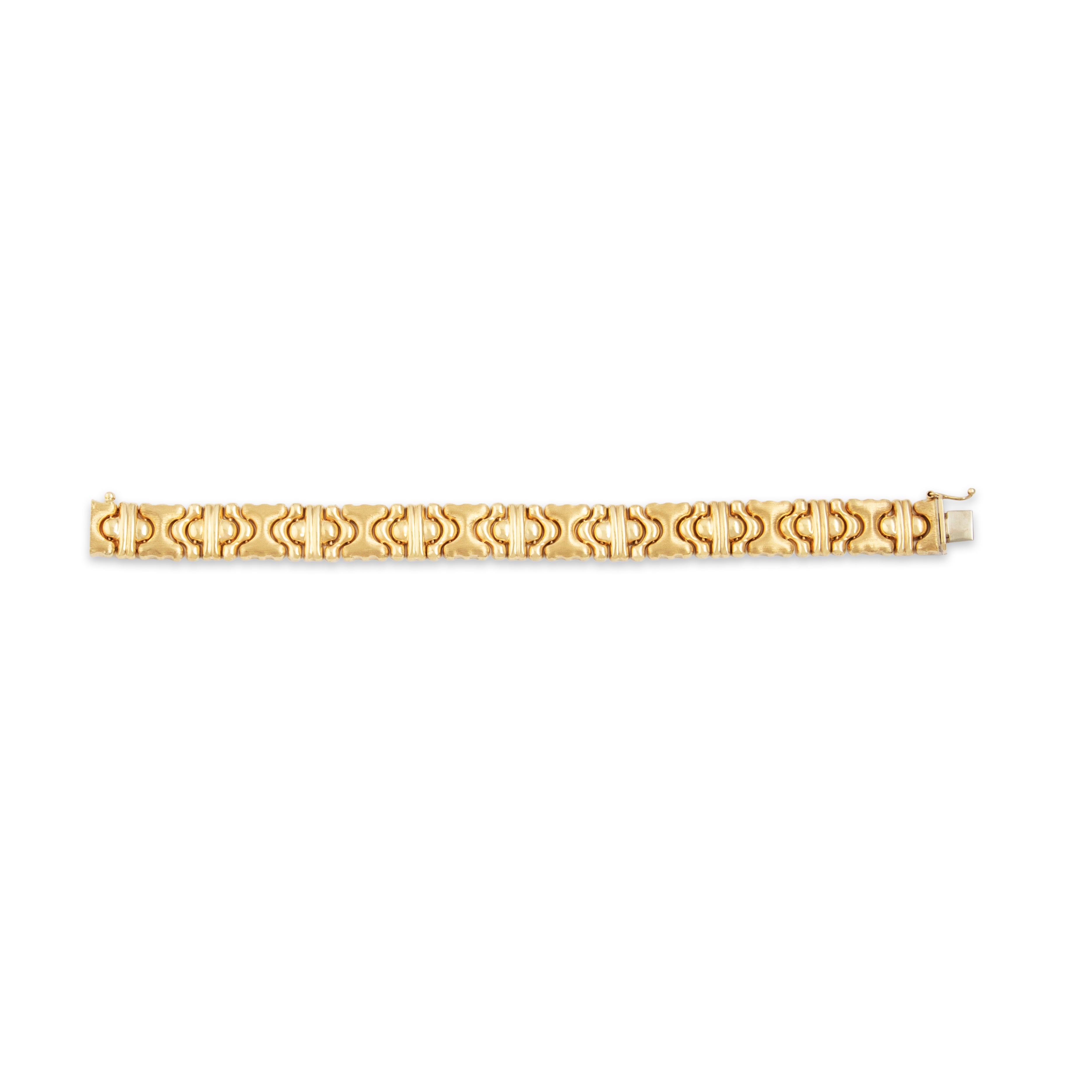 Vintage Italian 14k Yellow Gold Wide Geometric Brushed Textured Link Bracelet - Close-up view