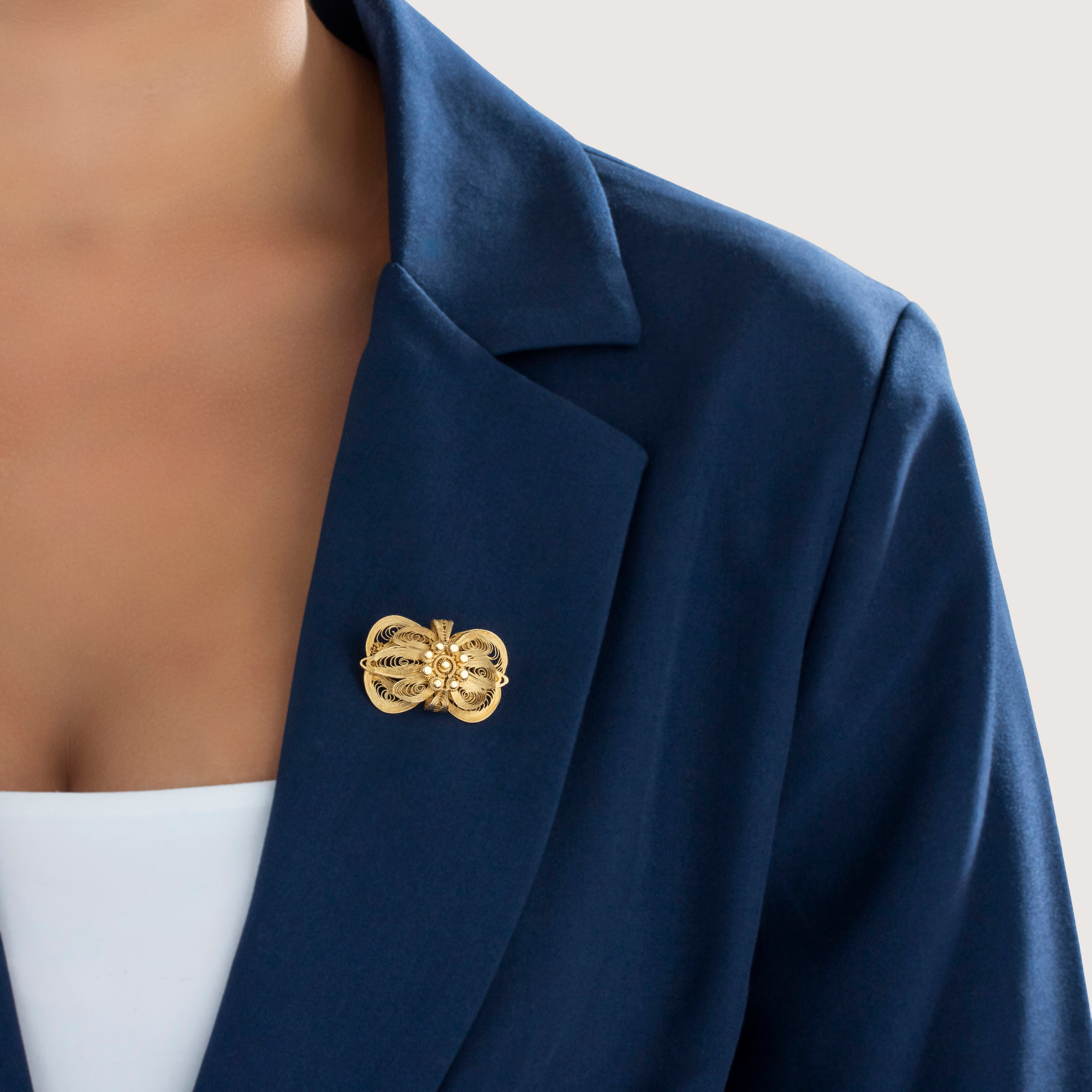 Vintage Large 14k Yellow Gold Intricate Cannetille Filigree Bow Brooch / Pin - On model view