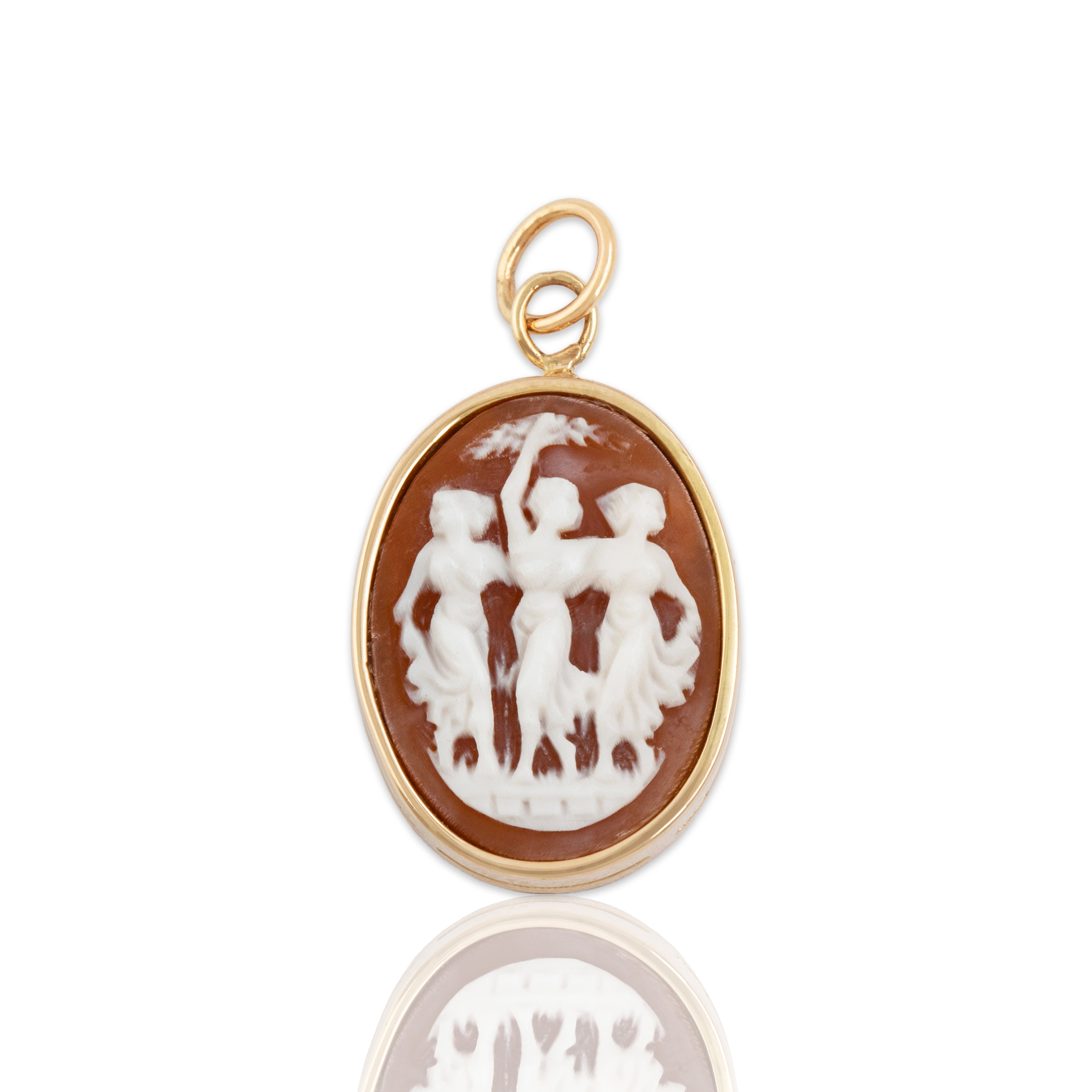 Antique 18k Yellow Gold Shell Pretty Figural Trio Carved Cameo Charm / Pendant