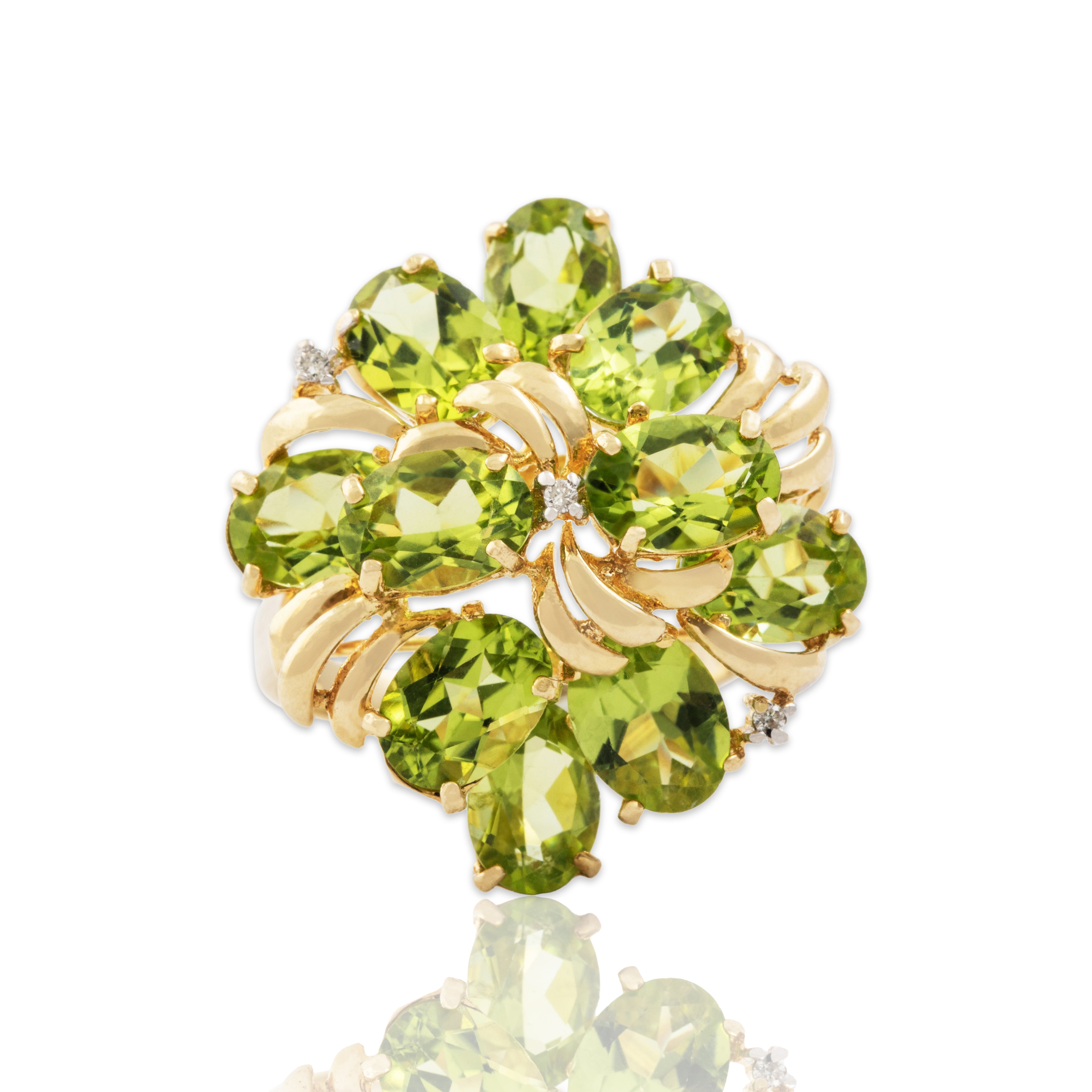 Vintage 14k Yellow Gold 8cttw Peridot Diamond Swirling Cluster Ring - Close-up view