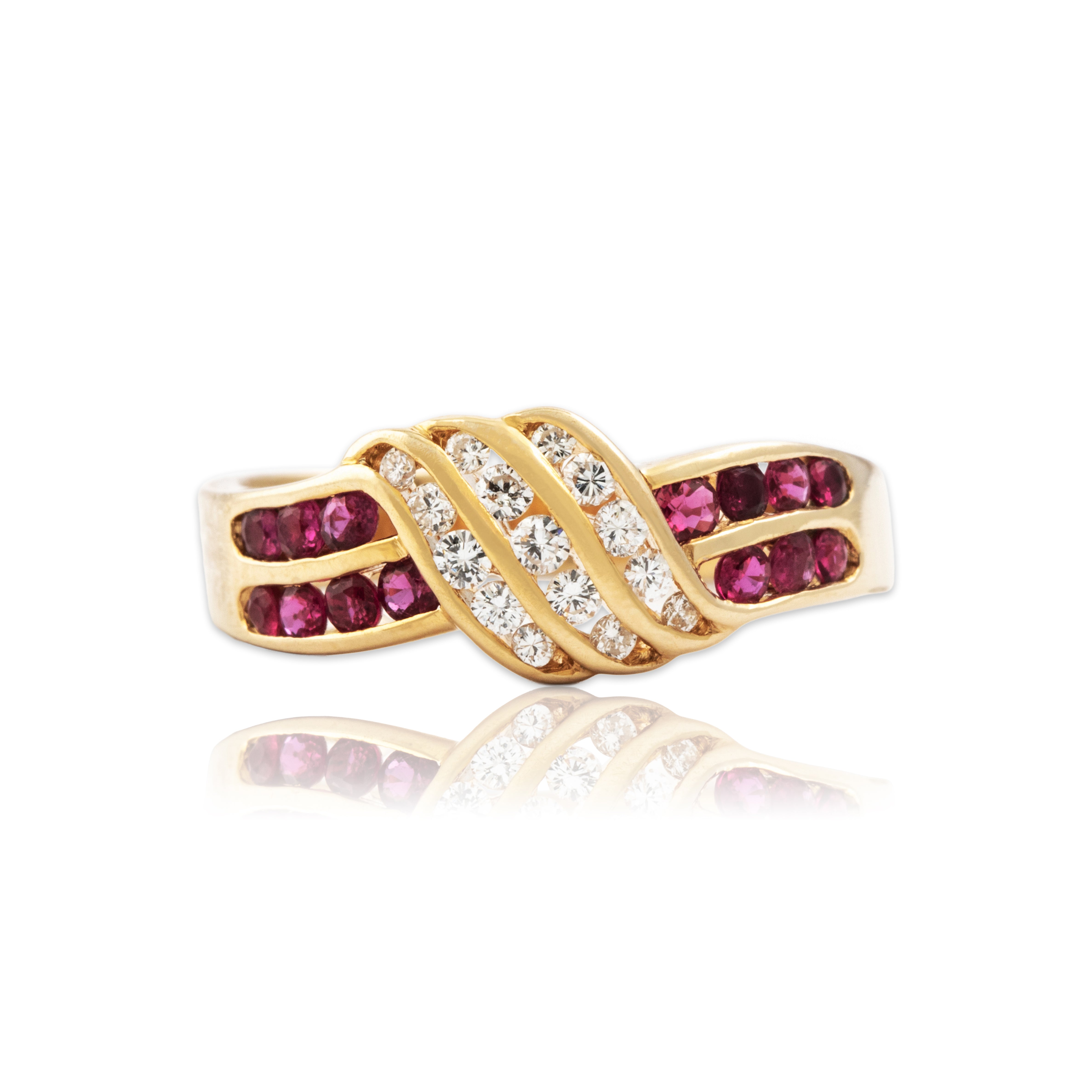 Vintage 18k Yellow Gold Ruby Diamond Elegant Wavy Knot Ring  - Close-up view