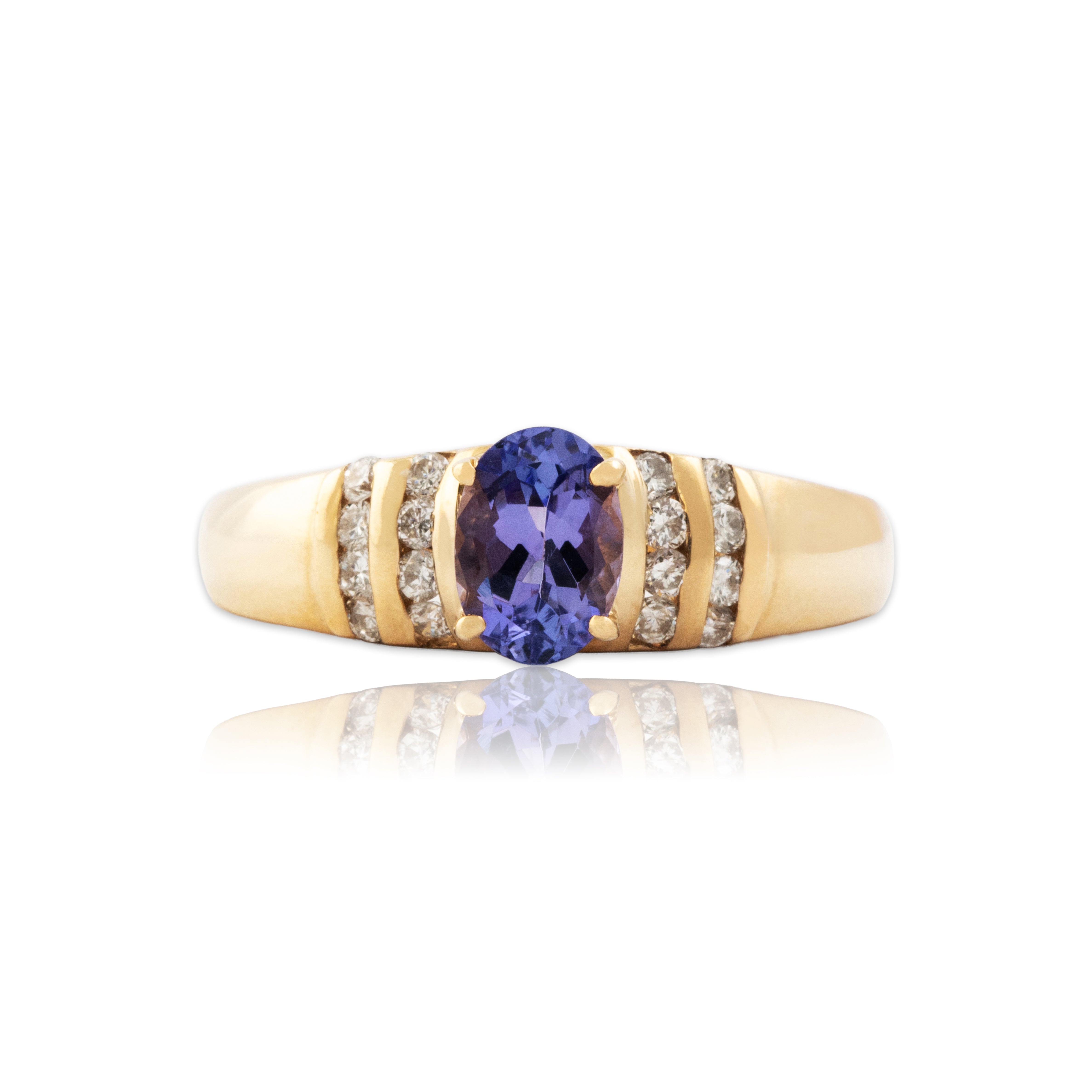 Vintage 14k Yellow Gold Tanzanite .208cttw Diamond Striped Statement Ring - Close-up view