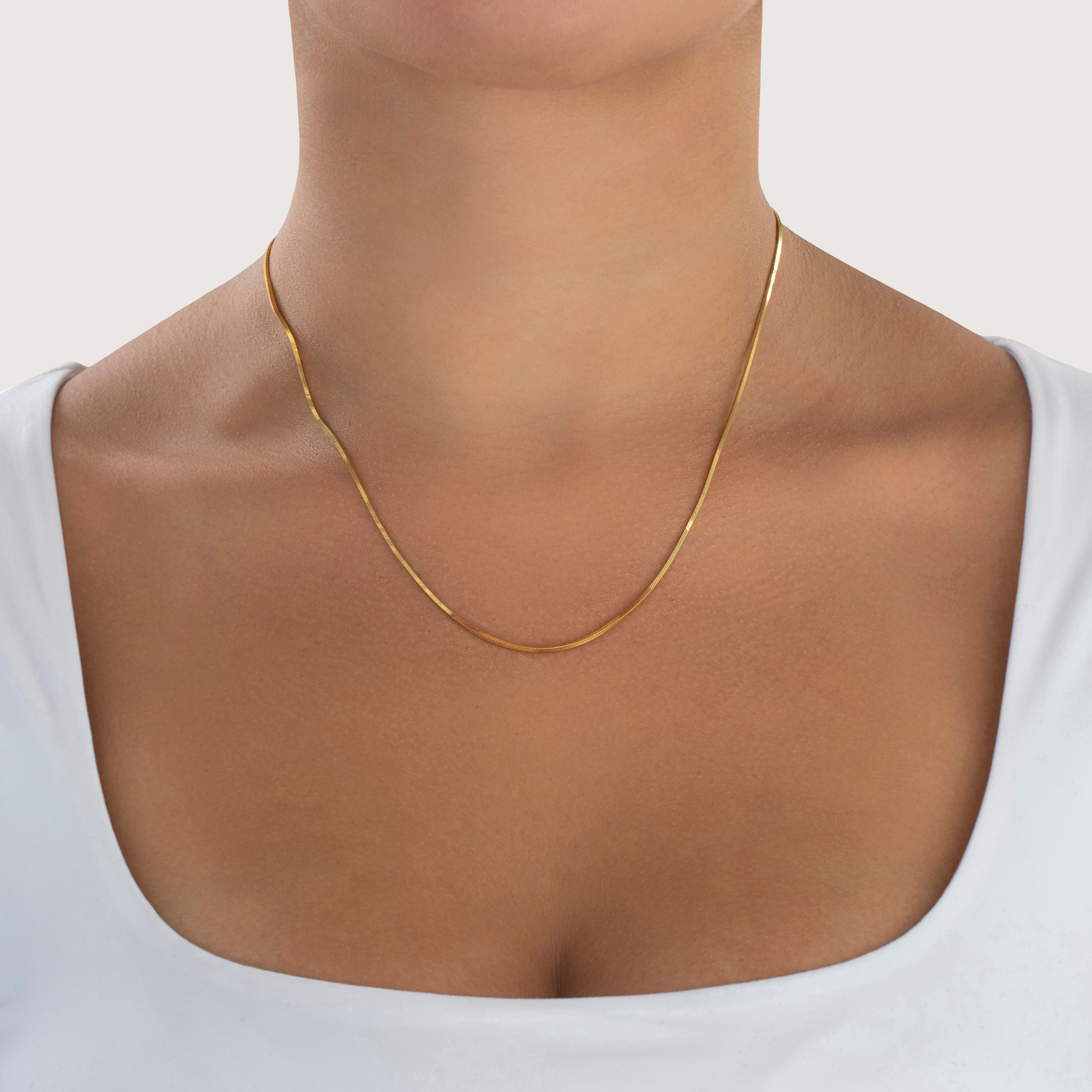 Vintage Italian 14k Yellow Gold Sleek Box Chain Necklace - On model view