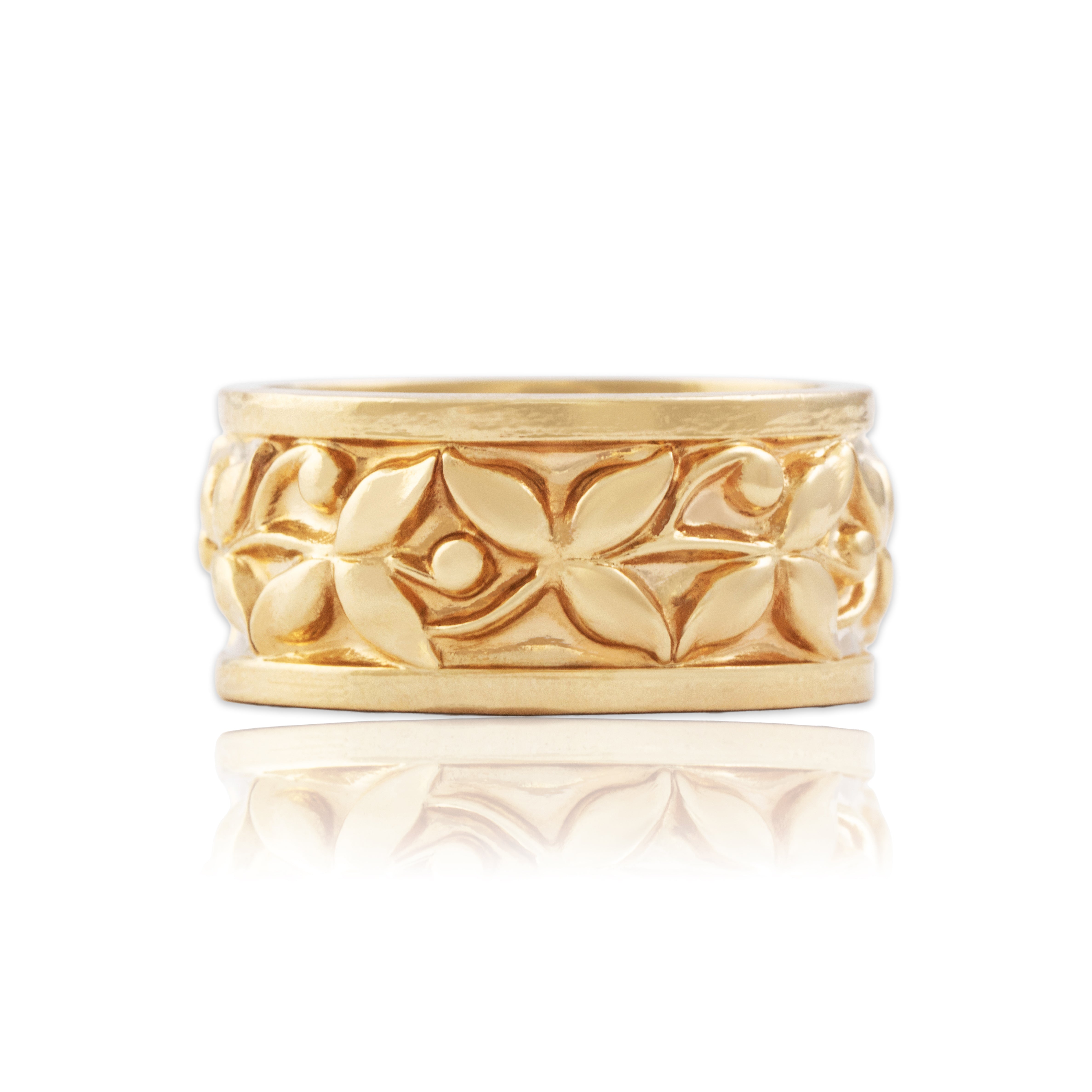 Vintage Heavy 14k Yellow Gold Gleaming Swirling Leaf Wide Band Ring - Close-up view