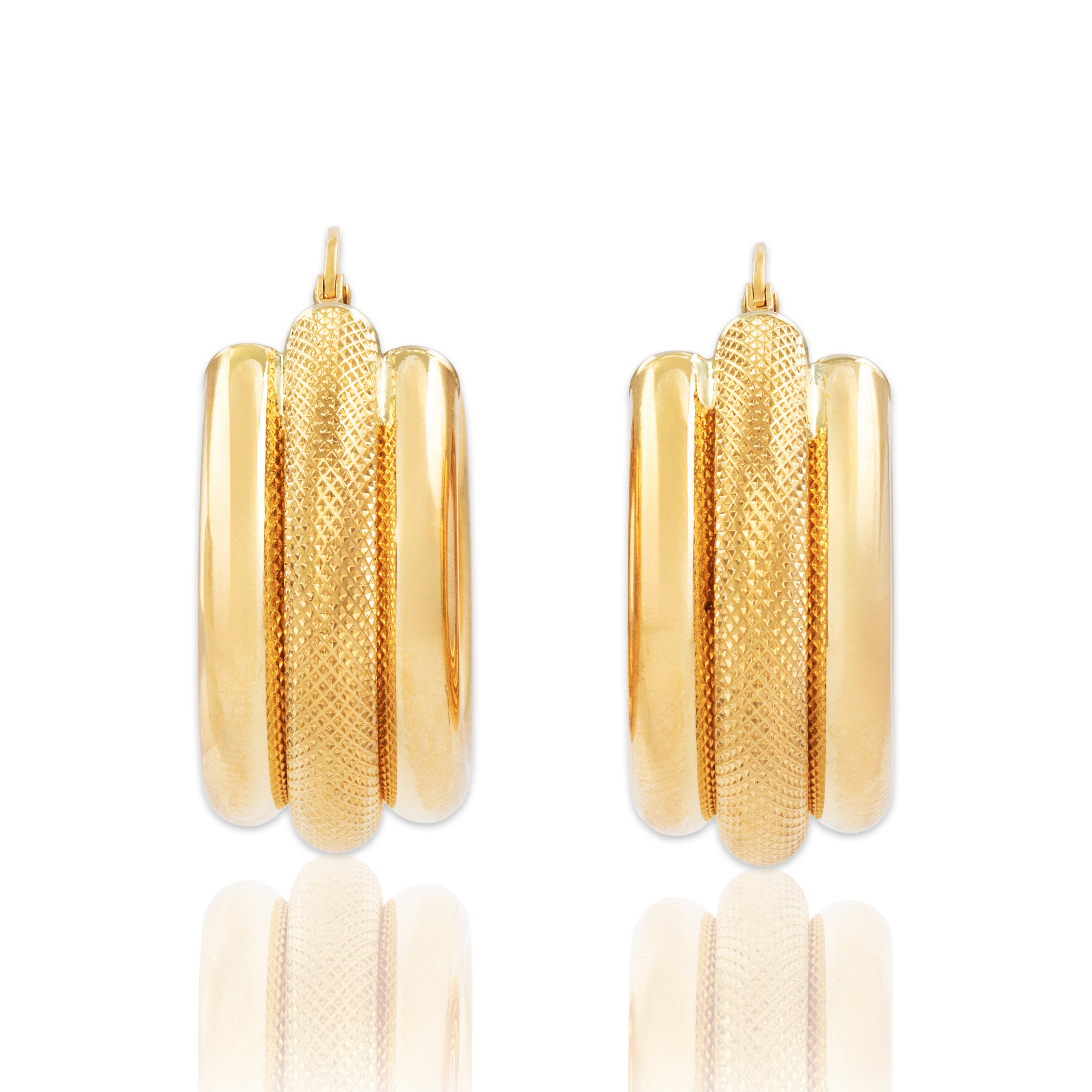 Vintage 18k Yellow Gold Pretty Textured Triple Hoop Earrings - Close-up view