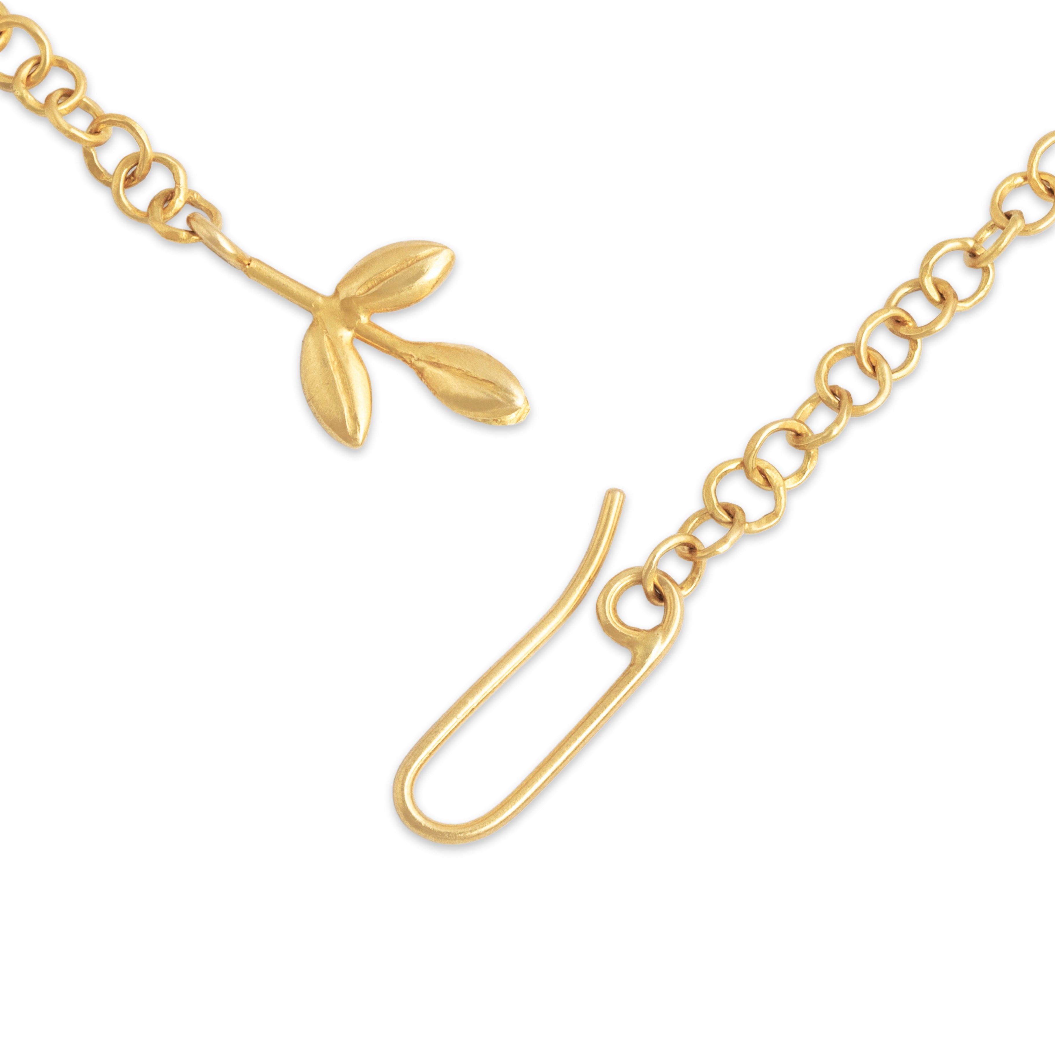 Vintage 18k Yellow Gold Moonstone Diamond Stellar Satin Medallion Necklace - clasp view