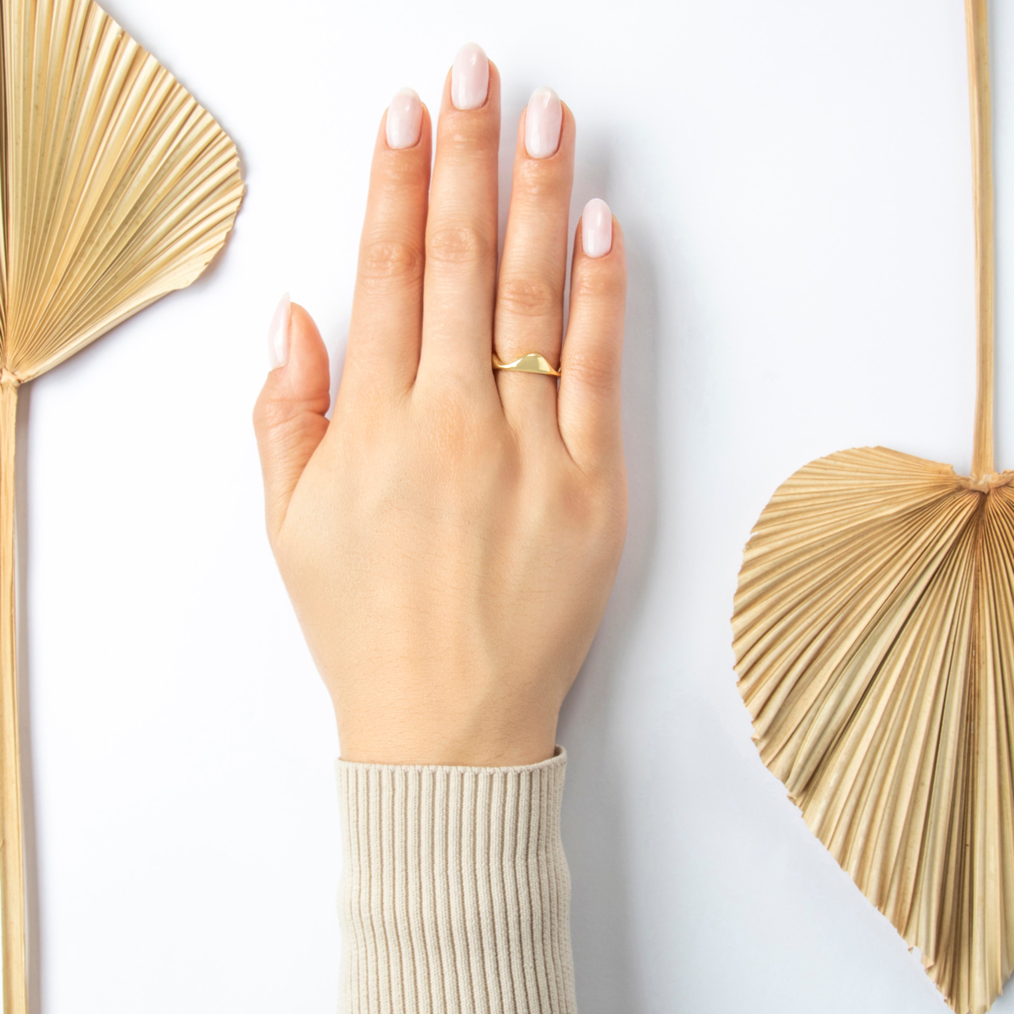 Estate Heavy 18k Yellow Gold Gleaming Bubble Wave Band Ring - On model view