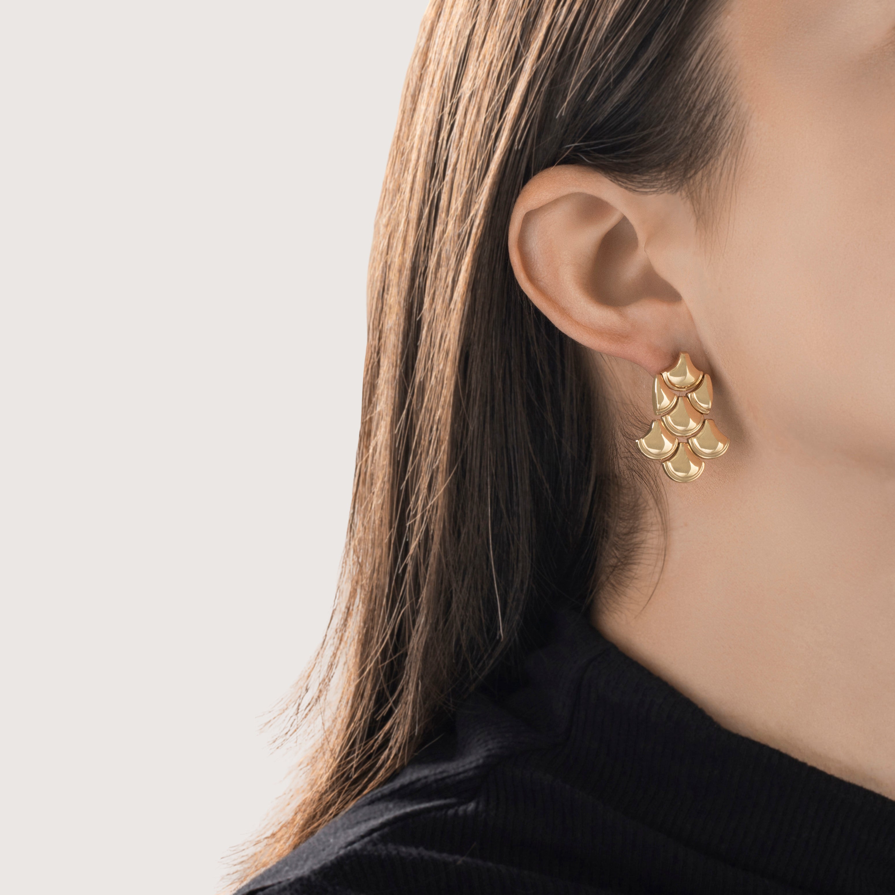 Vintage Italian 14k Yellow Gold Chic Dimensional Scale Link Dangle Earrings - On model view