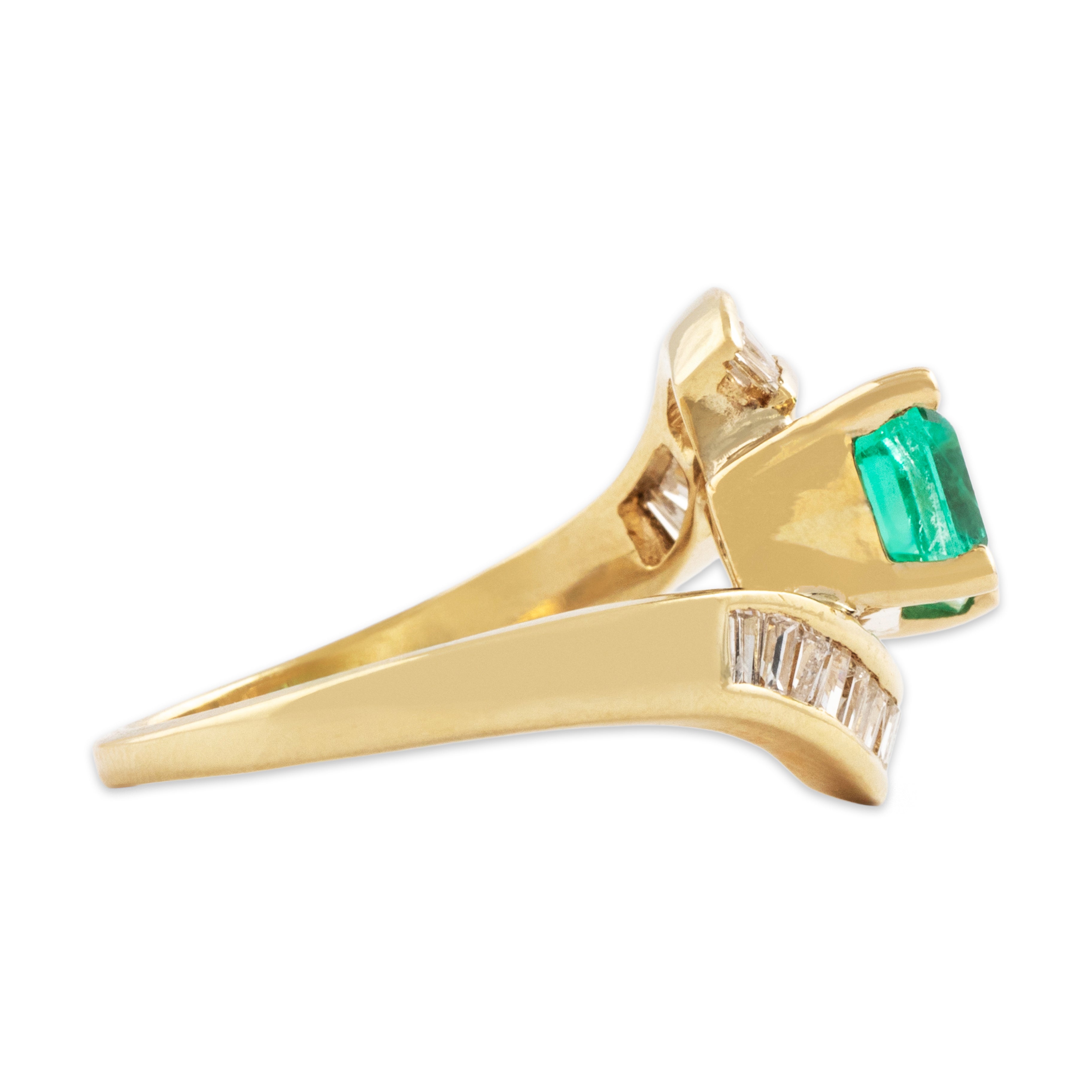 Vintage Stunning 14k Yellow Gold 1.9ct Emerald Diamond Baguette Swirl Ring - Side view