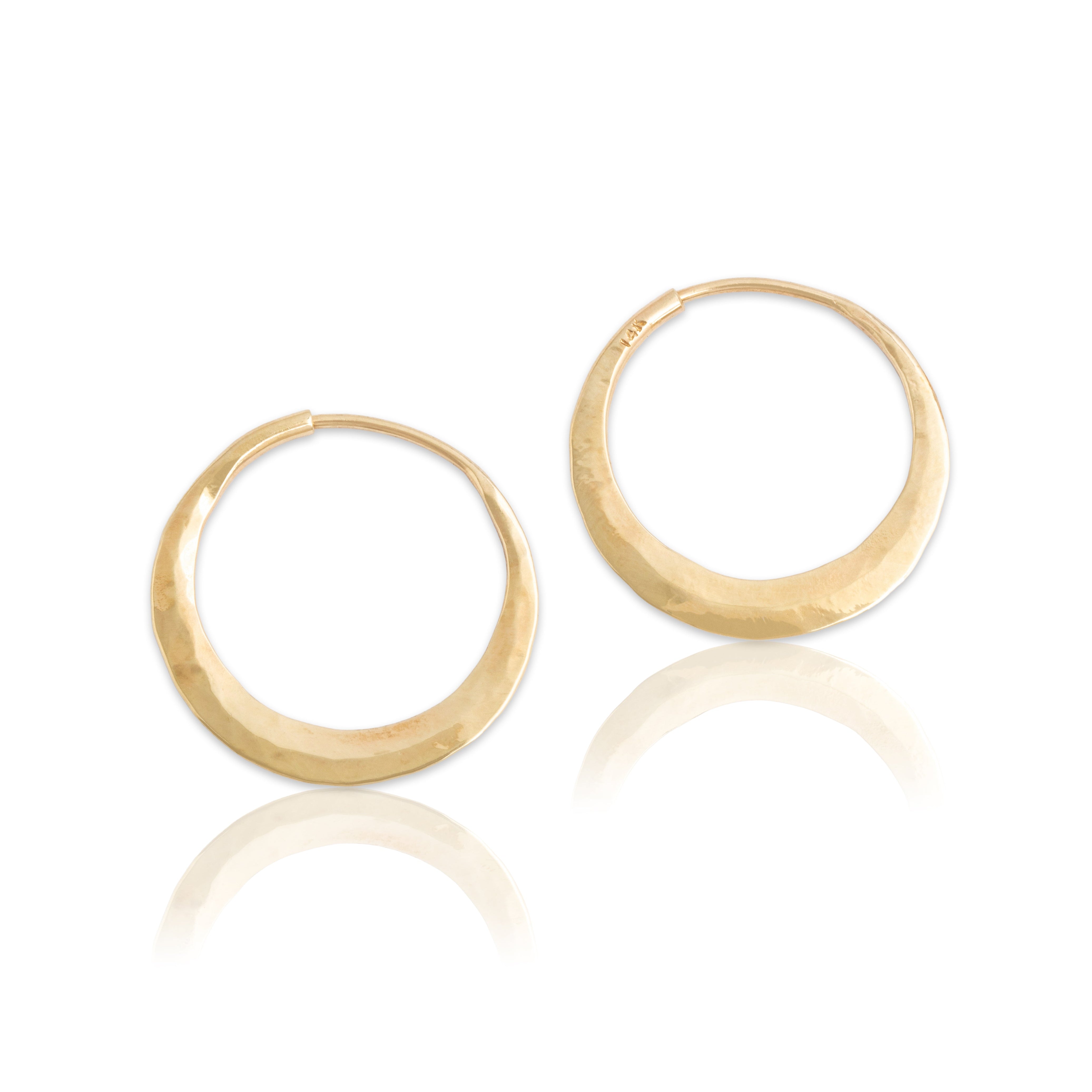 Vintage 14k Yellow Gold Pretty Hammered Hoop Earrings - Close-up view