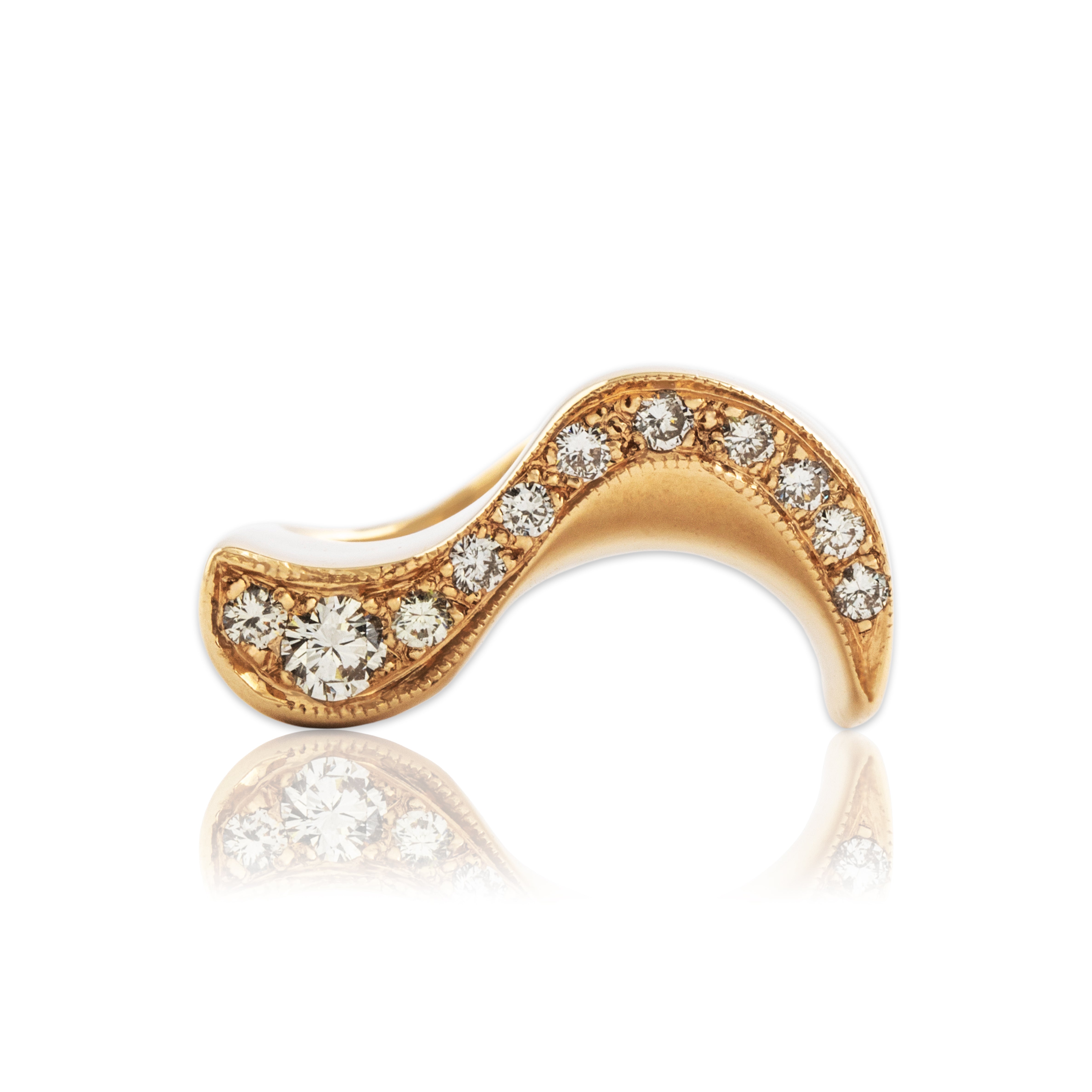 Vintage Heavy 14k Yellow Gold .263cttw Diamond Sculptural Wave Ring - Close-up view