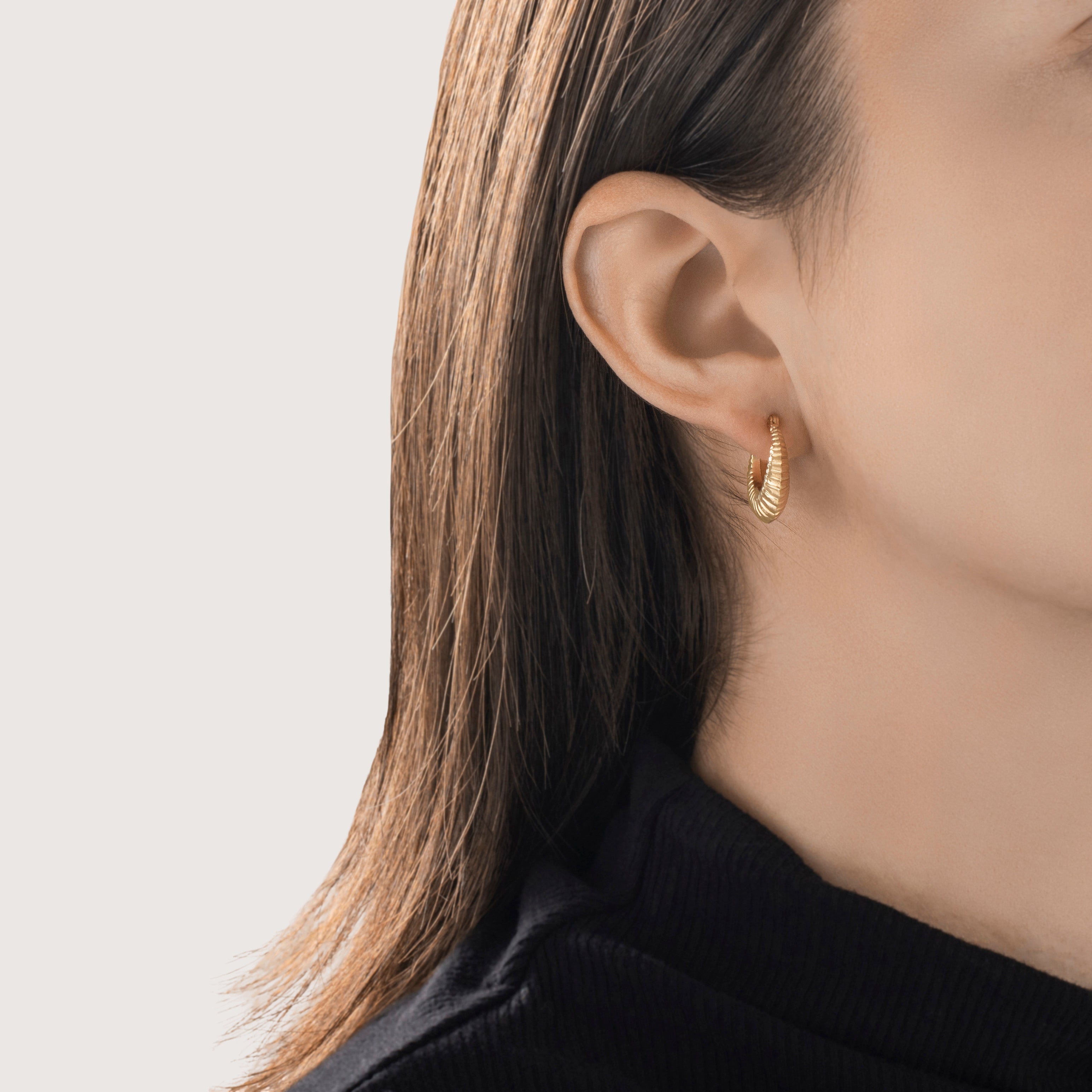 Vintage 14k Yellow Gold Small Simple Ribbed Hoop Earrings - On model view