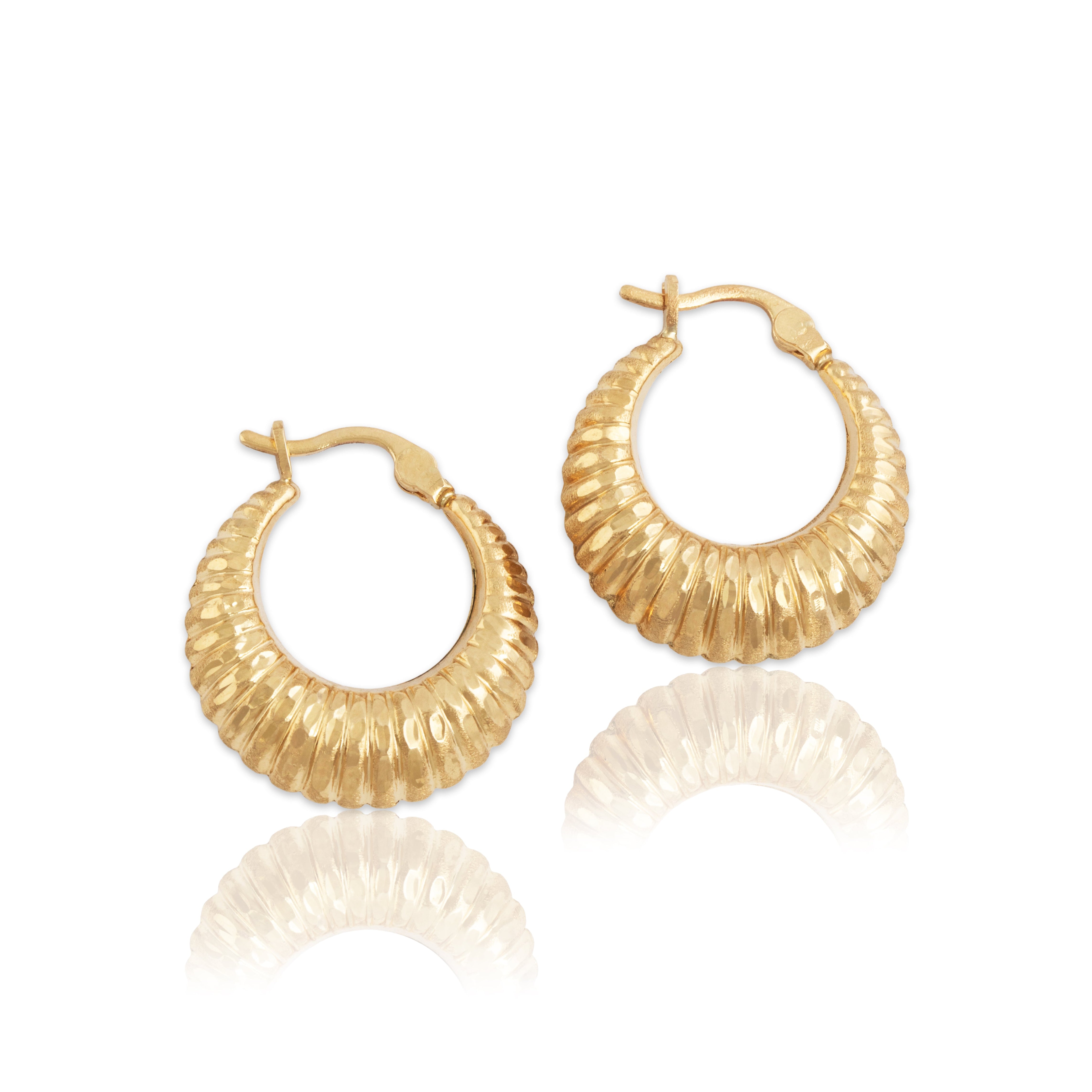 Vintage 14k Yellow Gold Small Simple Ribbed Hoop Earrings - Close-up view